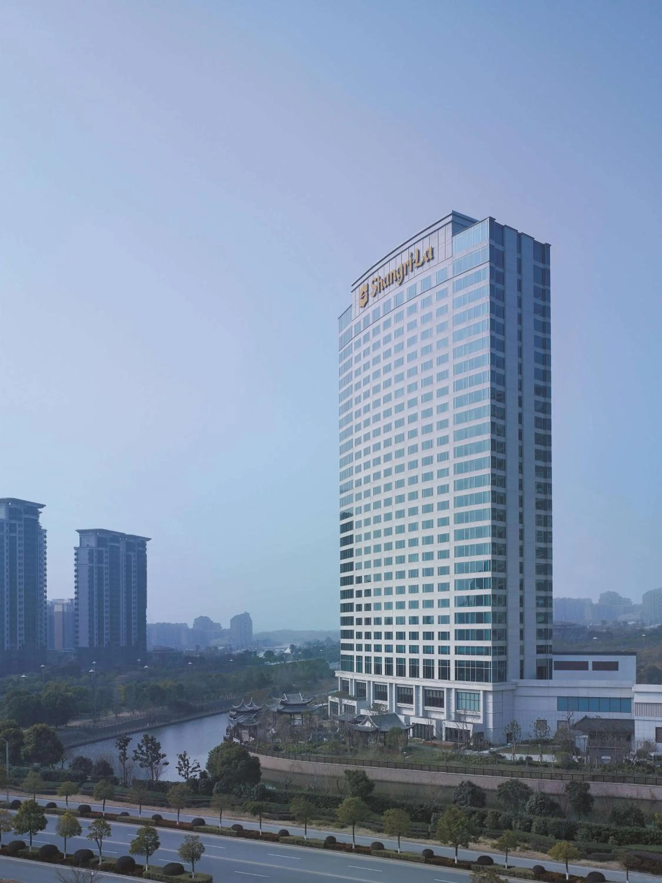 Property building in Shangri-La Yangzhou
