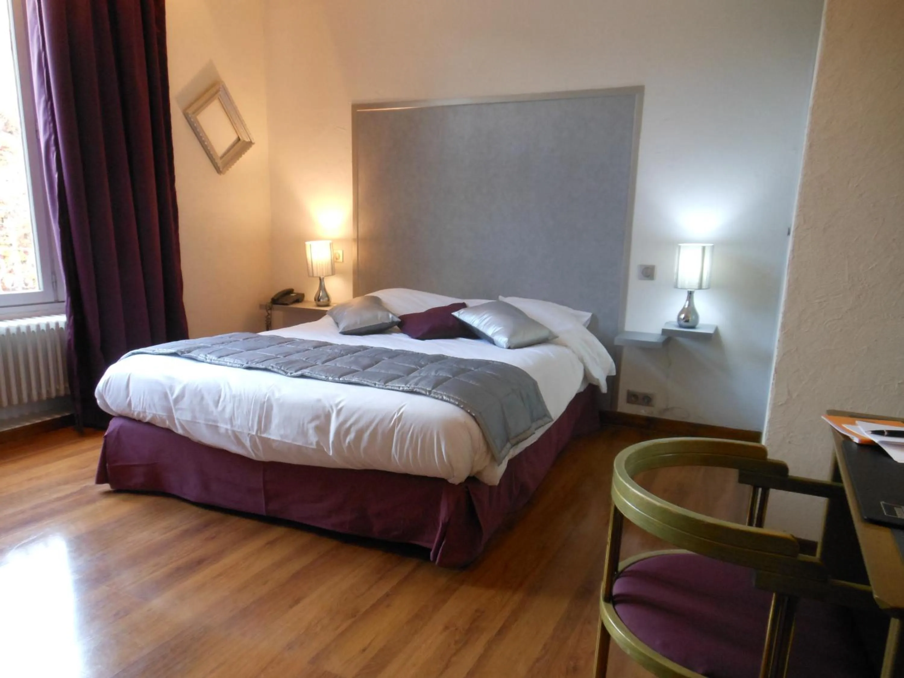 Photo of the whole room, Bed in Logis - Hôtel Restaurant l'Ecu de France