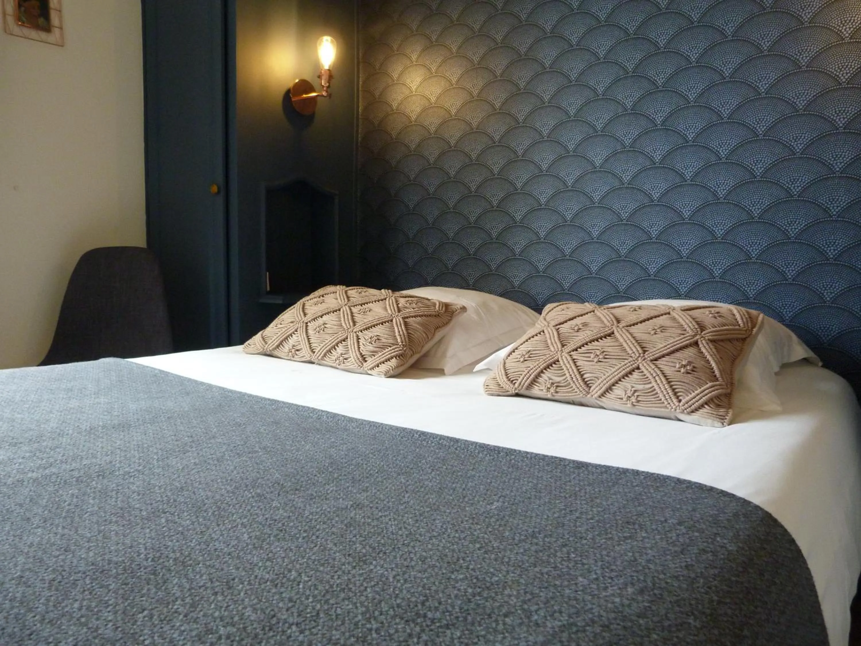 Decorative detail, Bed in Hôtel Le Bretagne