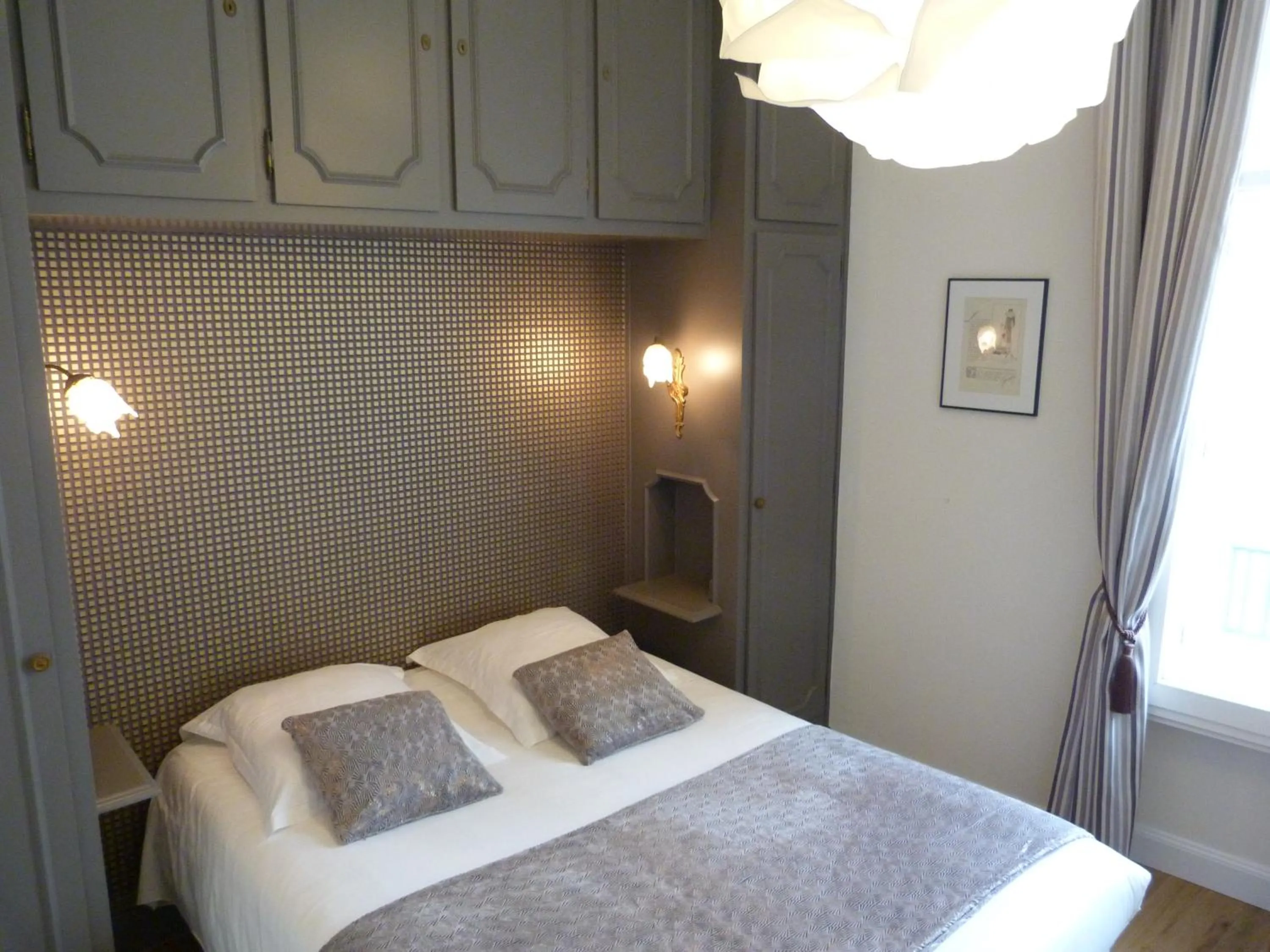 Photo of the whole room, Bed in Hôtel Le Bretagne