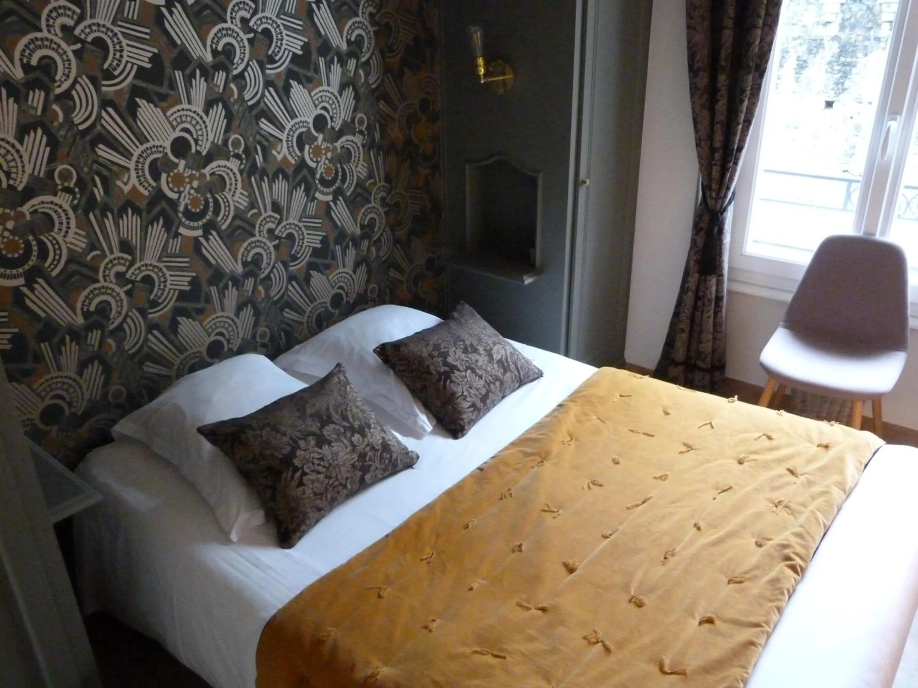 Photo of the whole room, Bed in Hôtel Le Bretagne