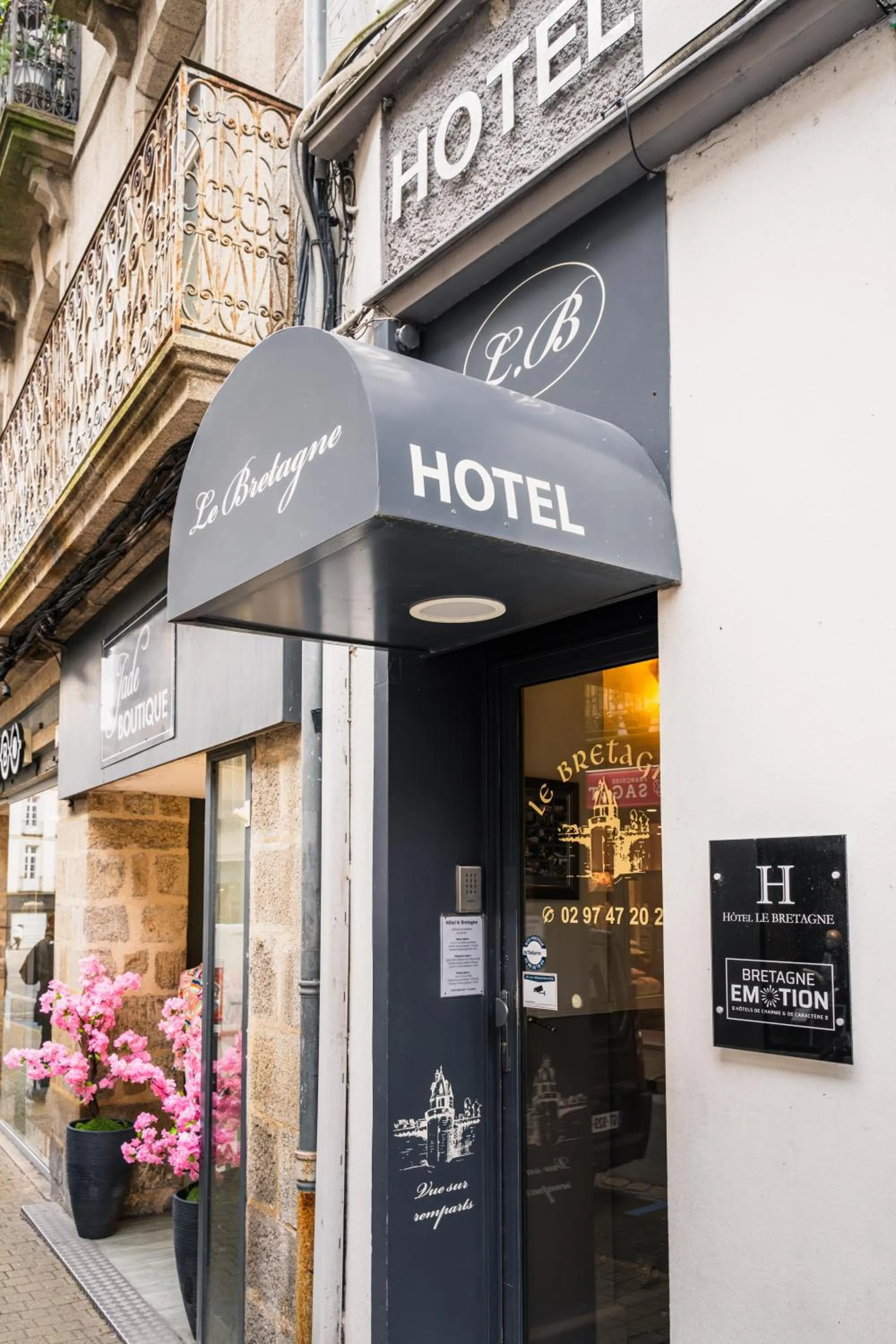 Facade/entrance in Le Bretagne - Hôtel de charme labellisé Cosy Places