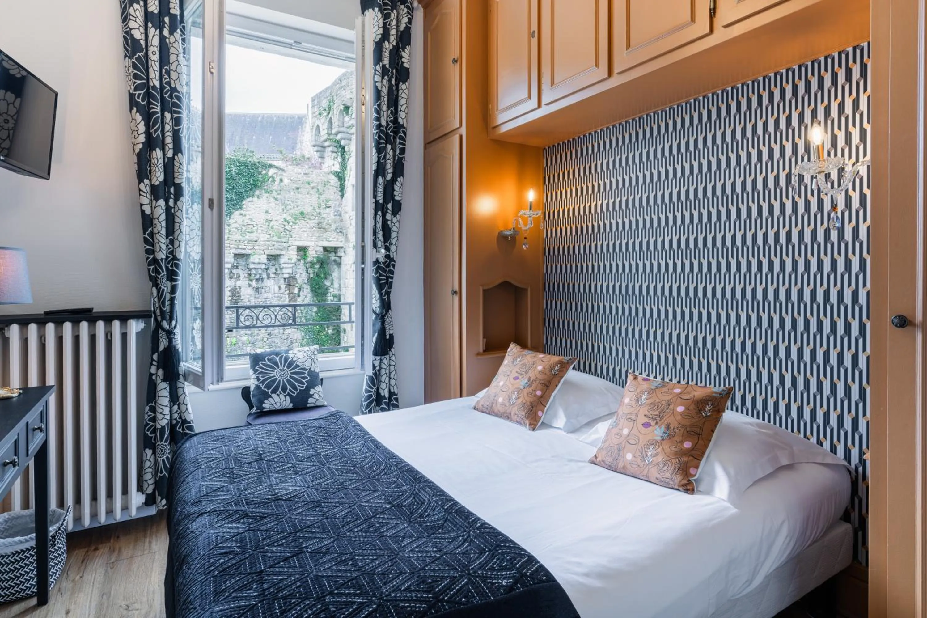 Photo of the whole room, Bed in Le Bretagne - Hôtel de charme labellisé Cosy Places