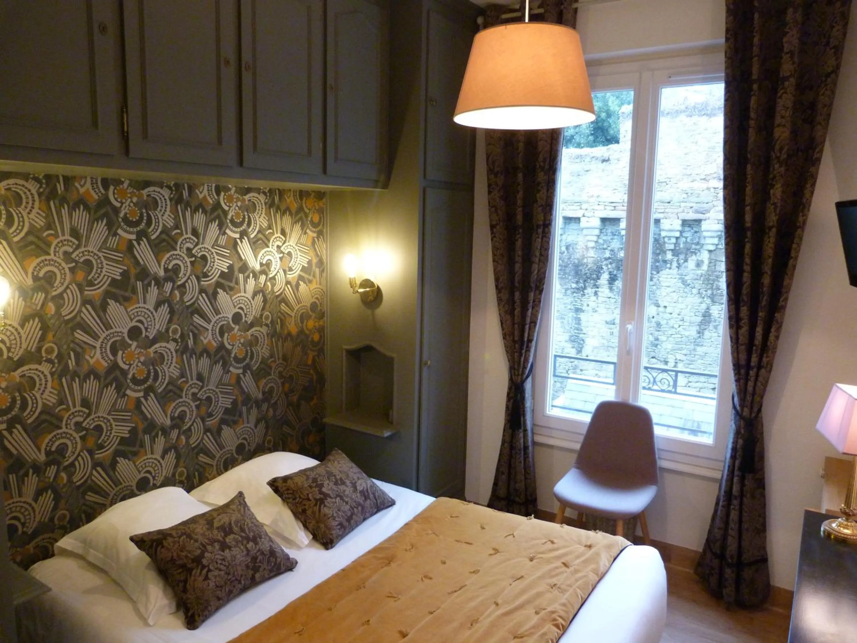 Photo of the whole room, Bed in Hôtel Le Bretagne