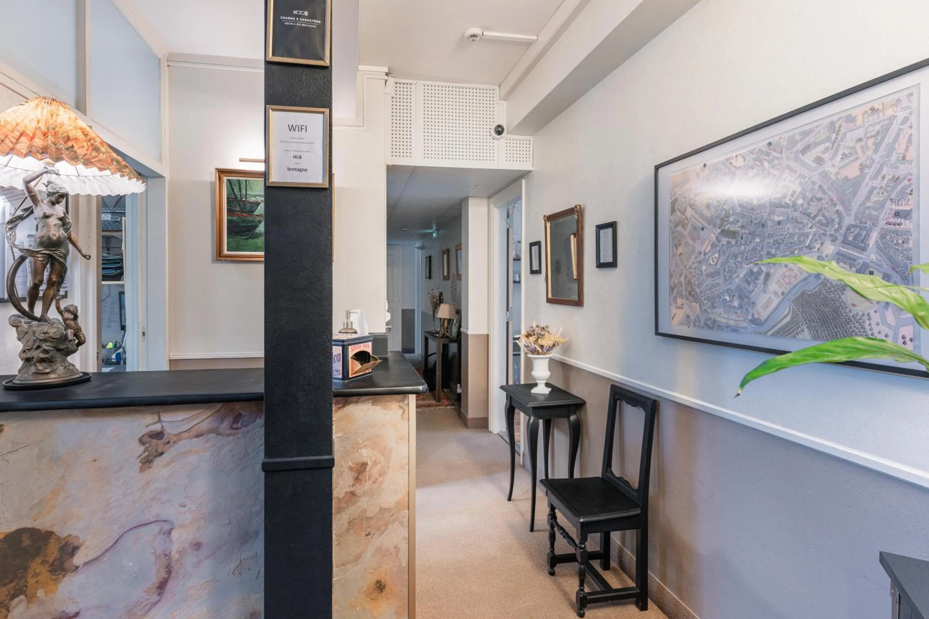 Lobby or reception in Le Bretagne - Hôtel de charme labellisé Cosy Places