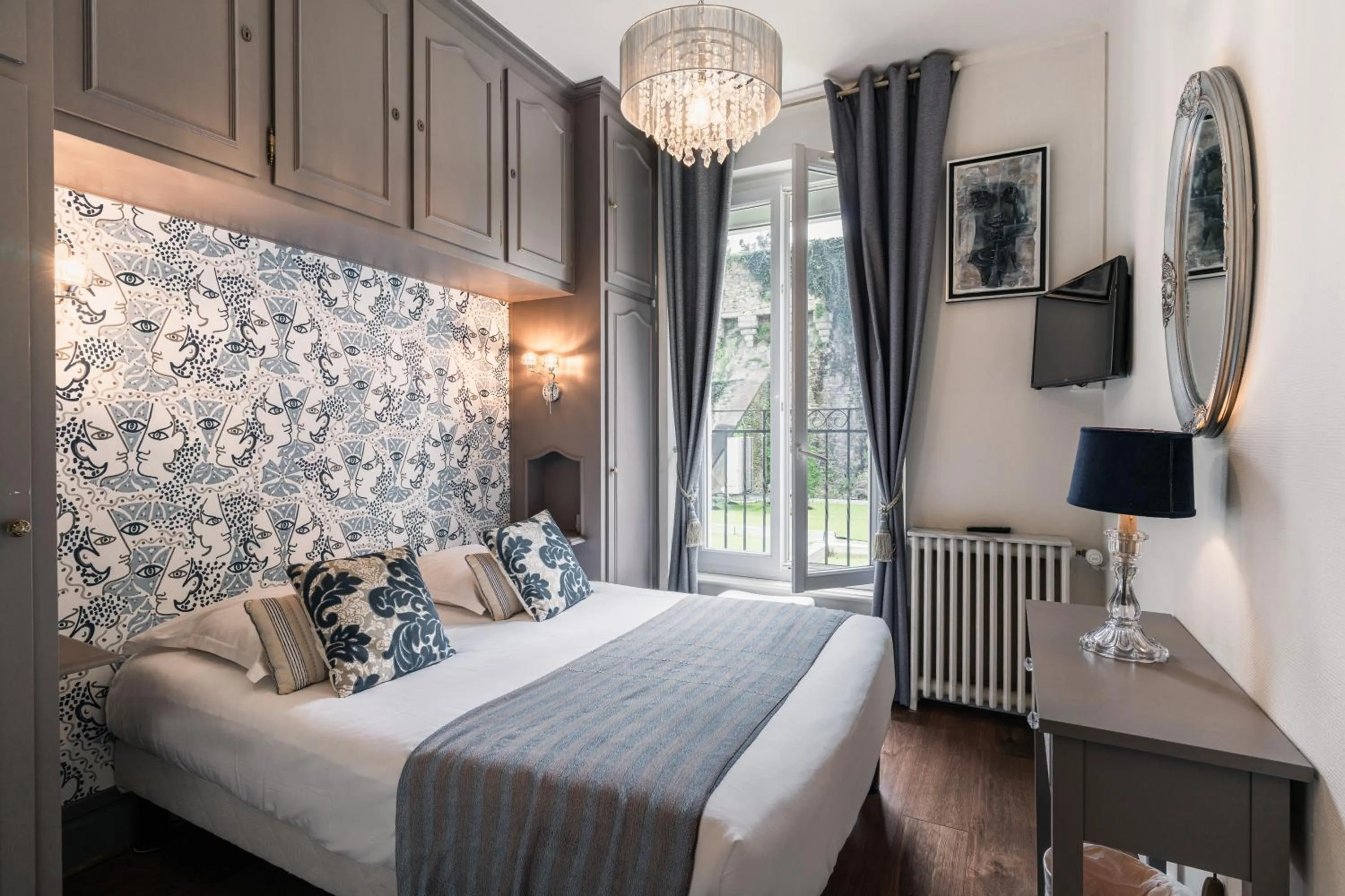 Photo of the whole room, Bed in Le Bretagne - Hôtel de charme labellisé Cosy Places