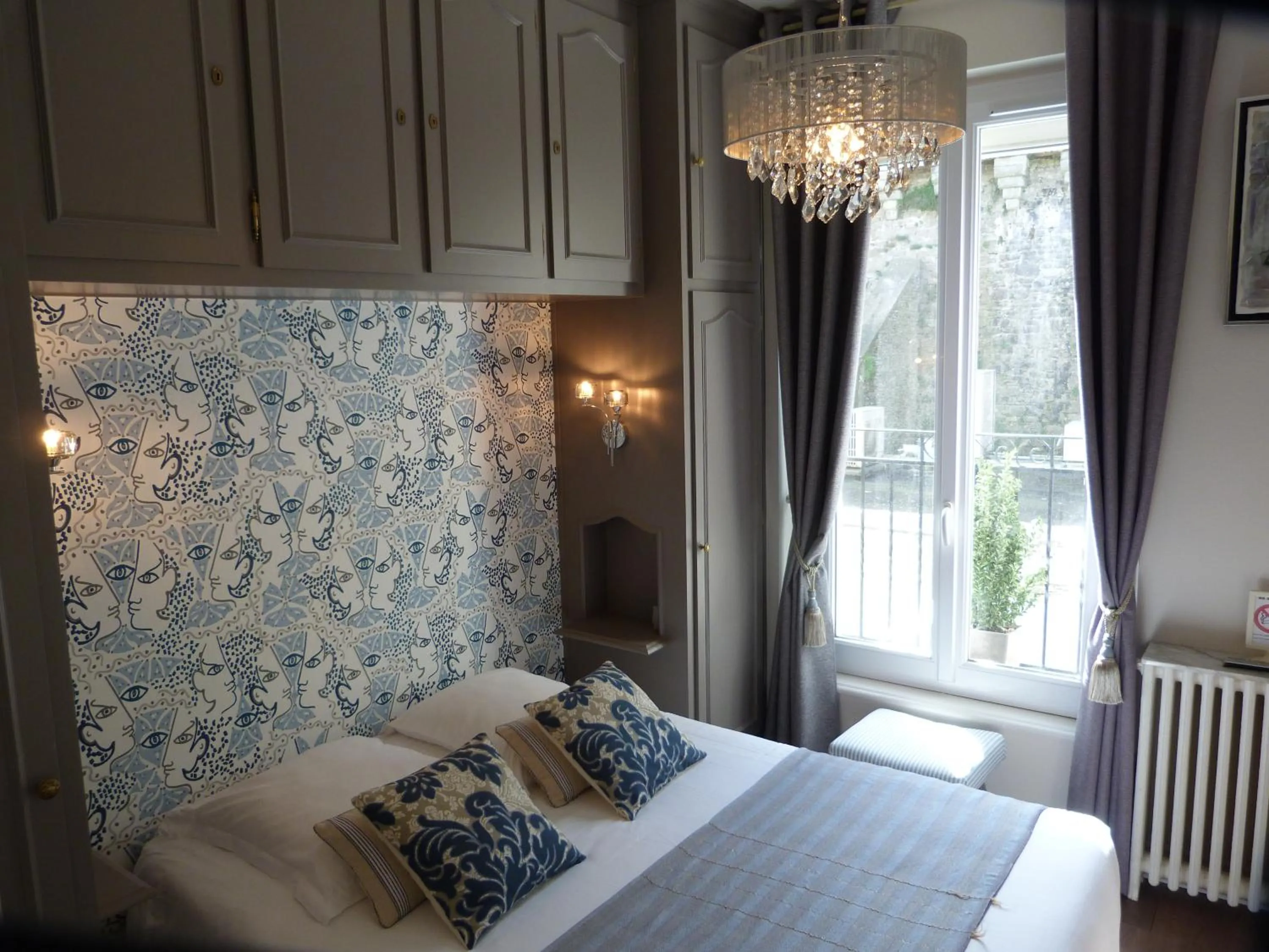 Bedroom, Bed in Hôtel Le Bretagne