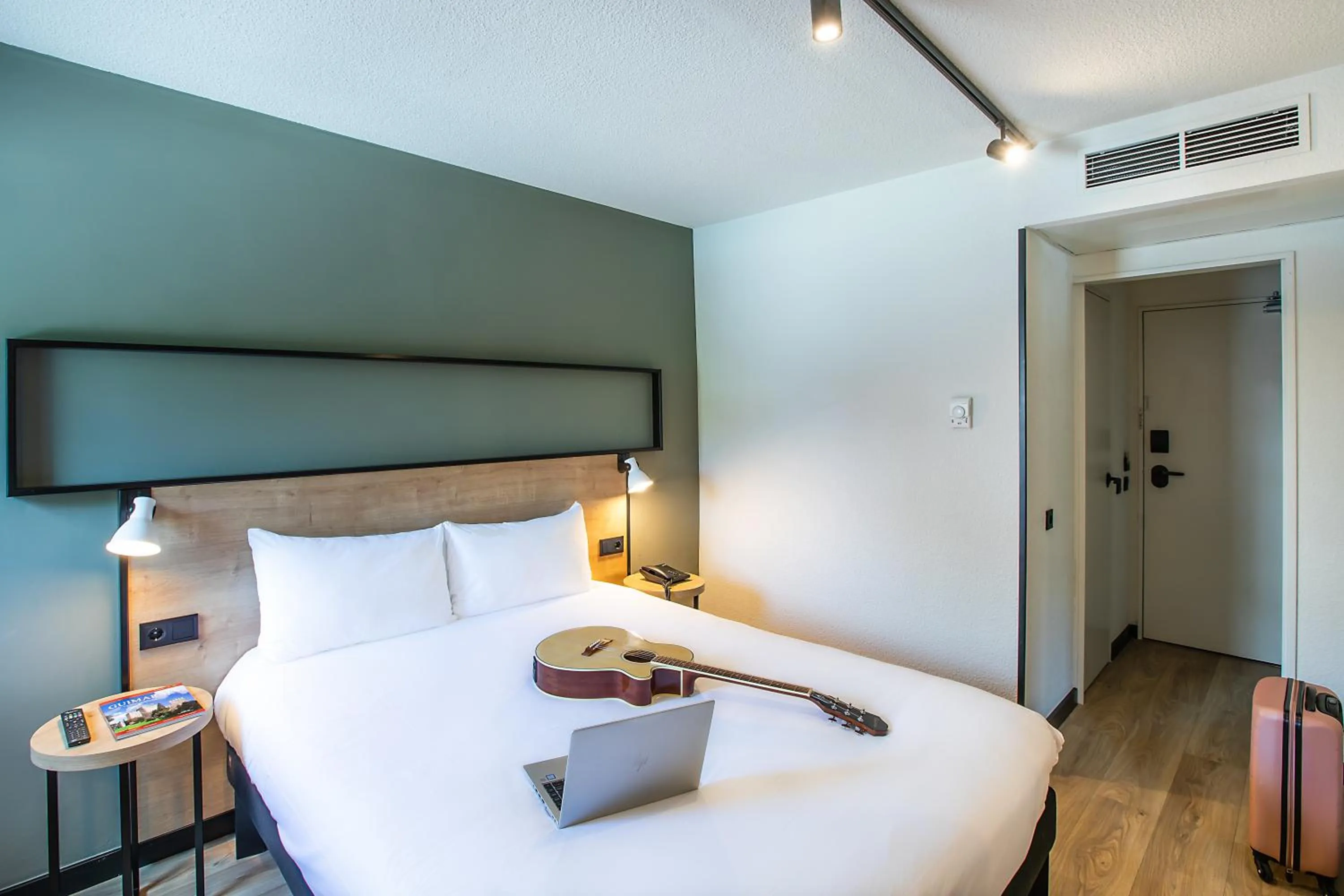 Photo of the whole room, Bed in Hotel ibis Guimaraes