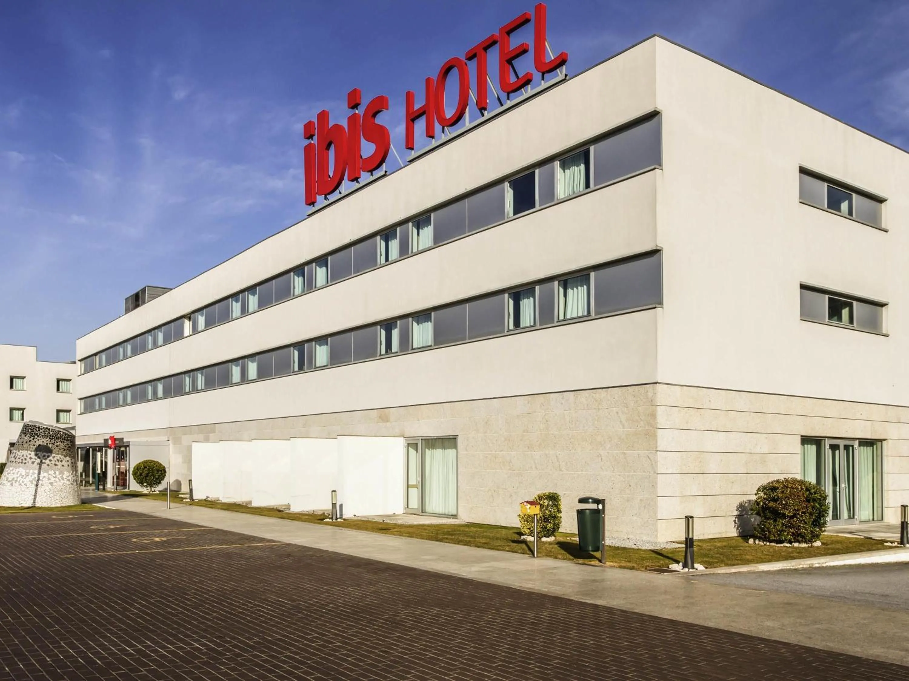 Property building in Hotel ibis Porto Sao Joao