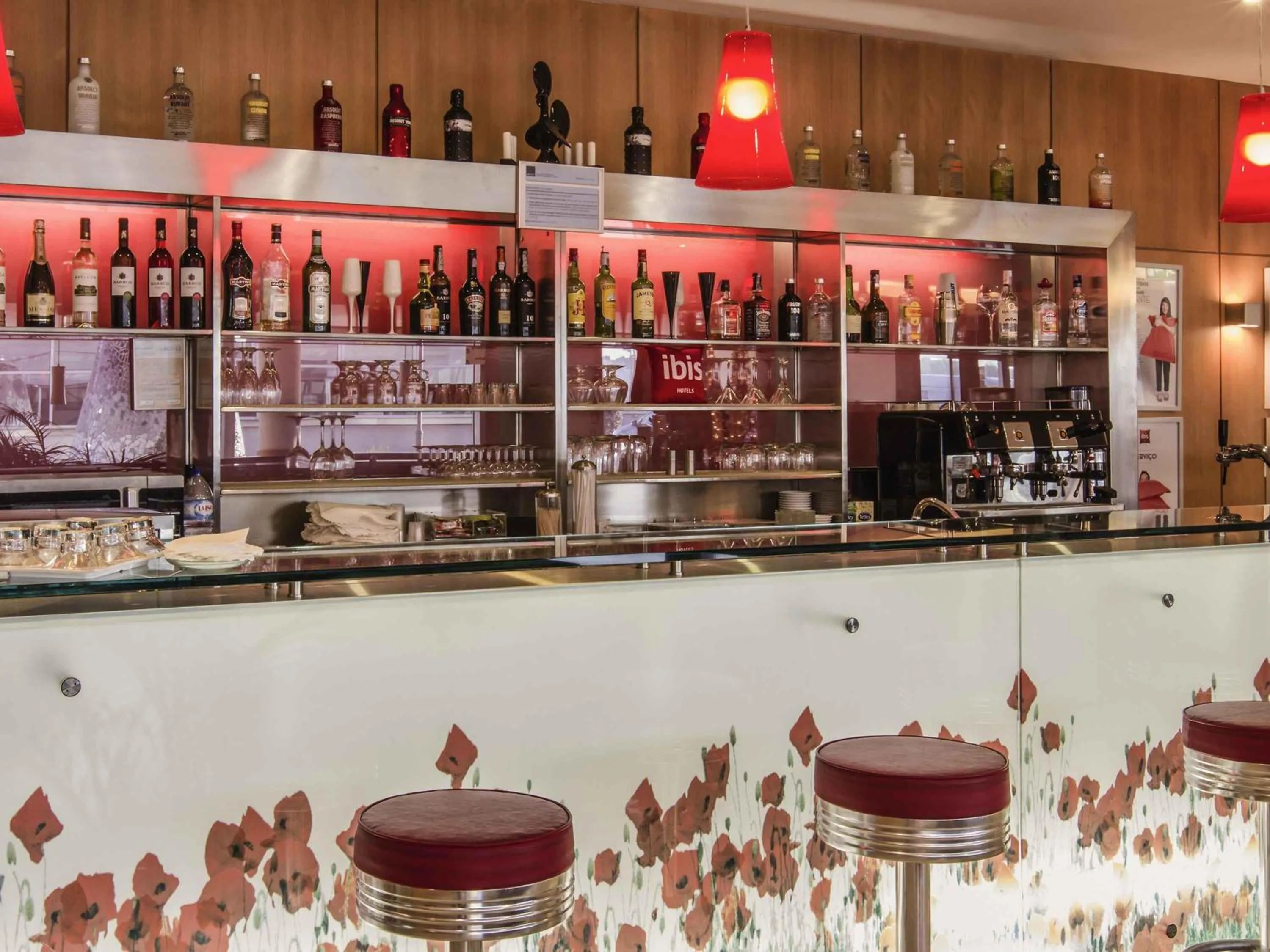 Lounge or bar in Hotel ibis Porto Sao Joao