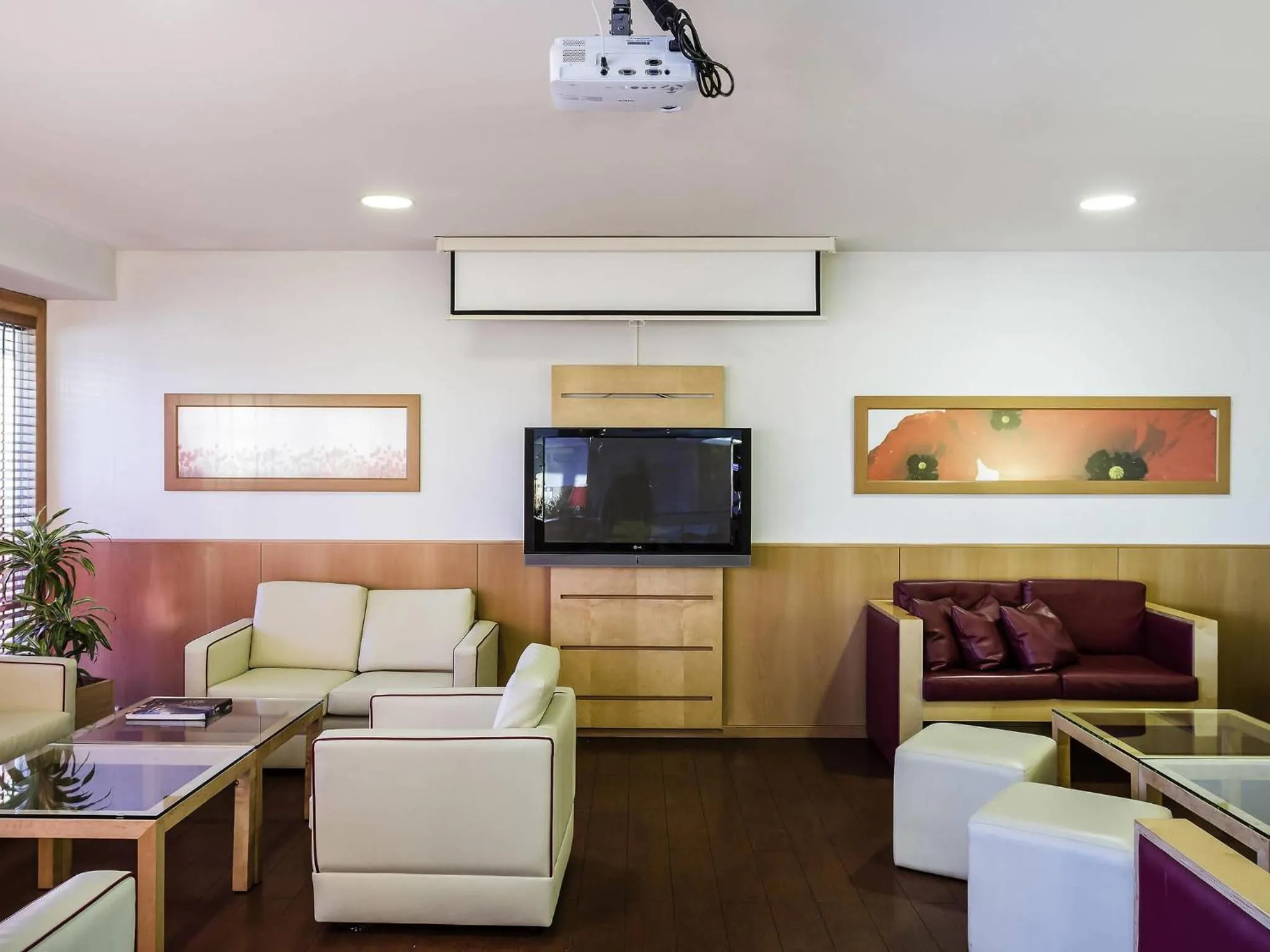 Lounge or bar in Hotel ibis Porto Sao Joao