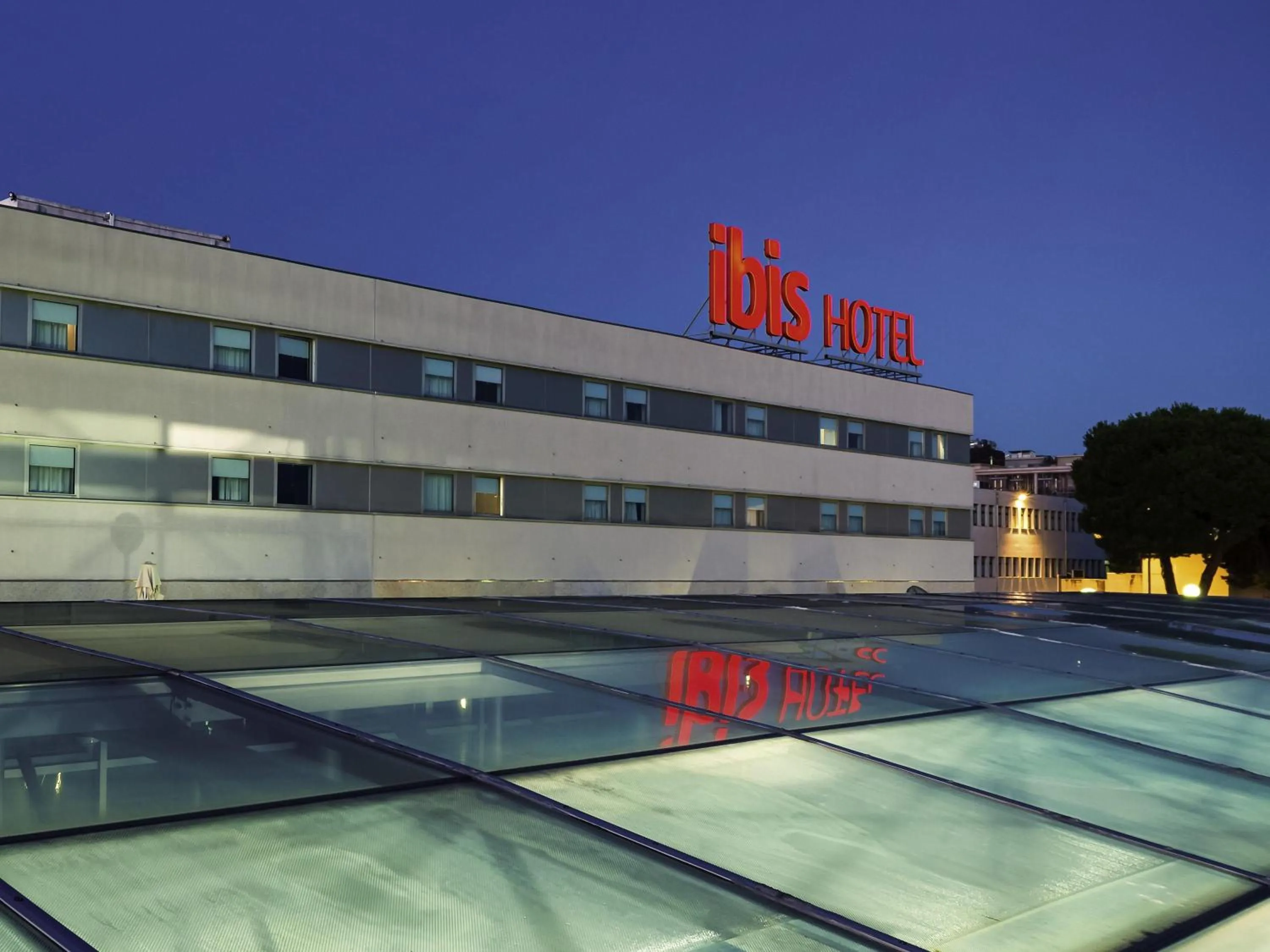Property building in Hotel ibis Porto Sao Joao