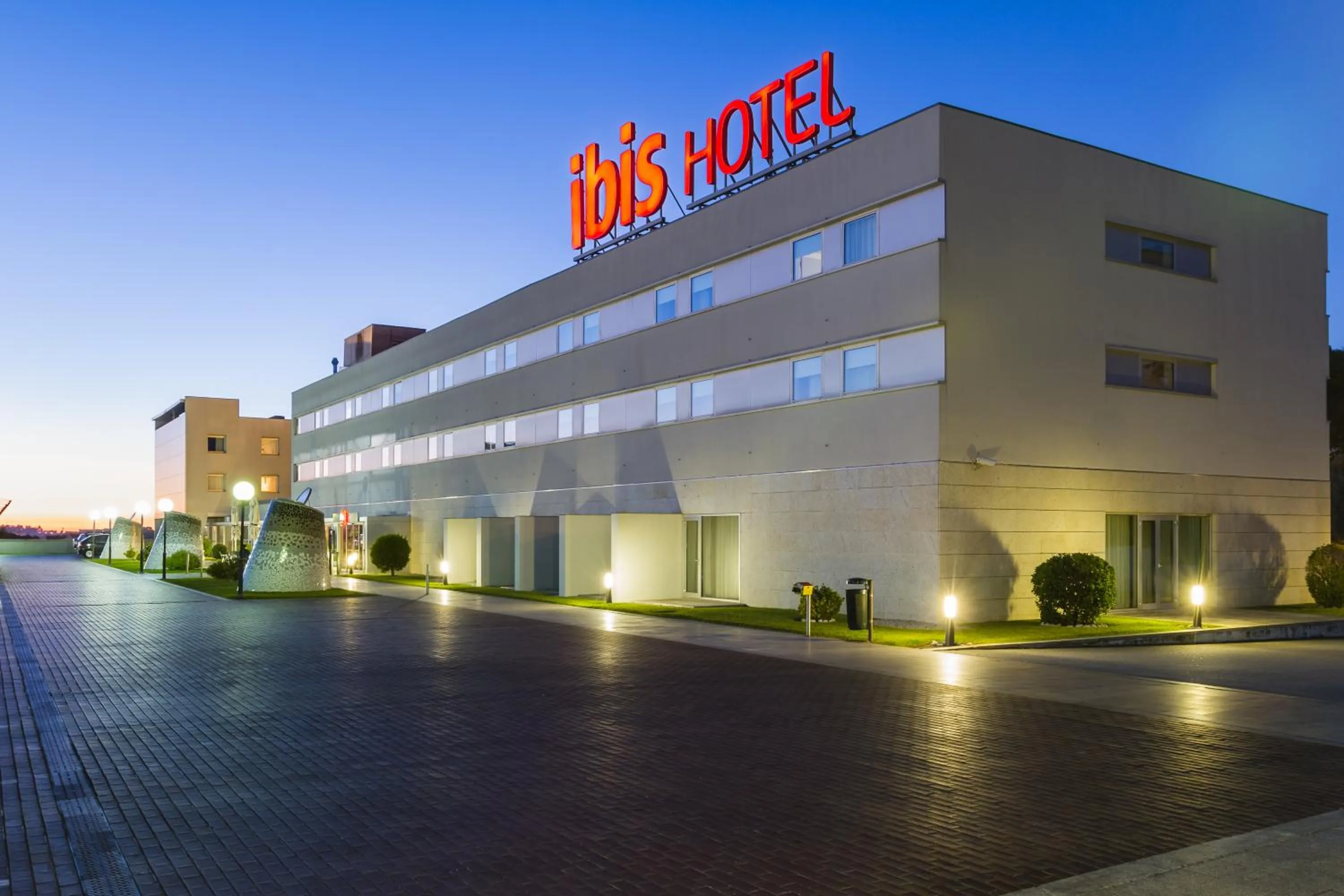 Property building in Hotel ibis Porto Sao Joao