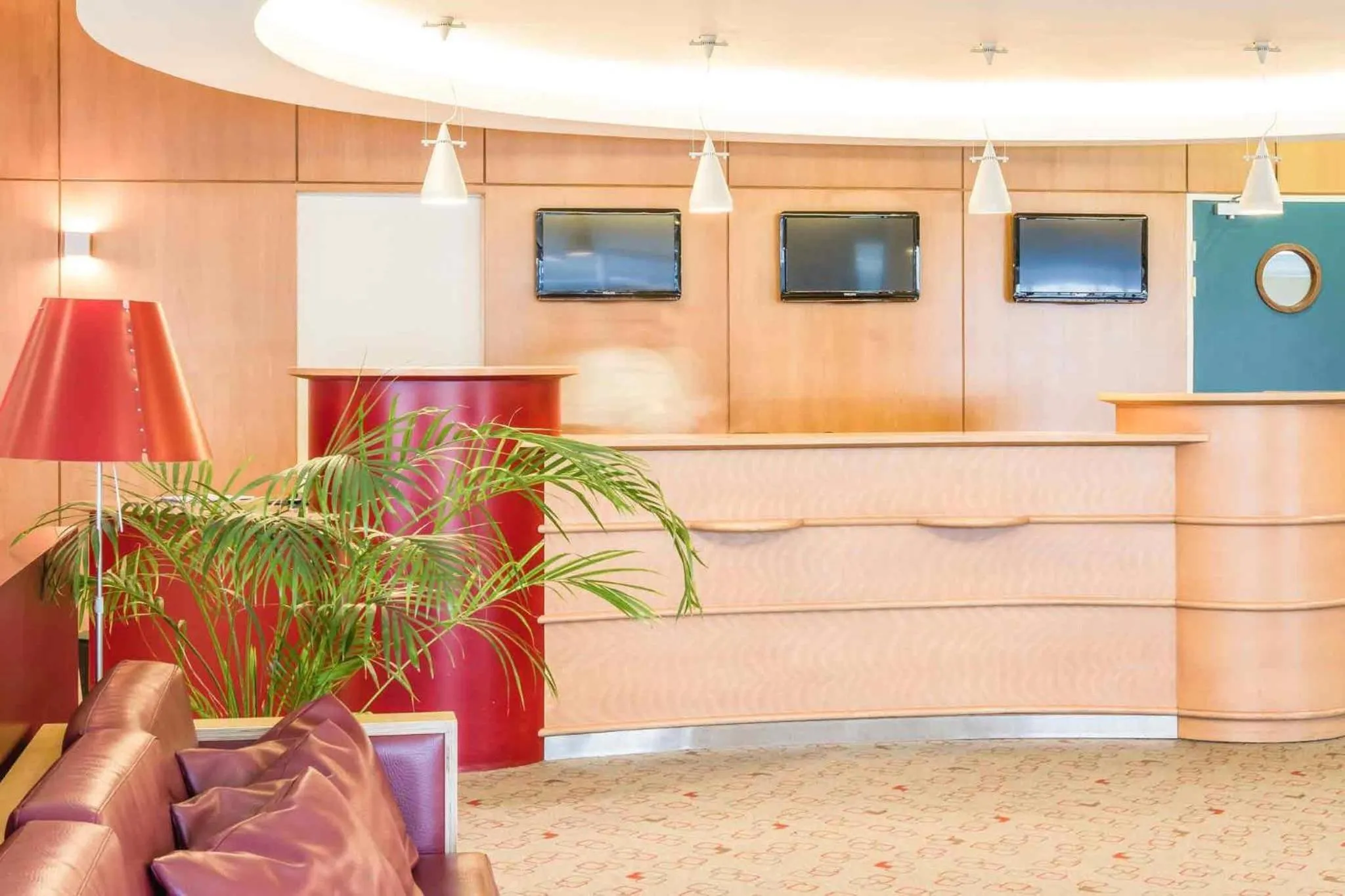 Property building in Hotel ibis Porto Sao Joao