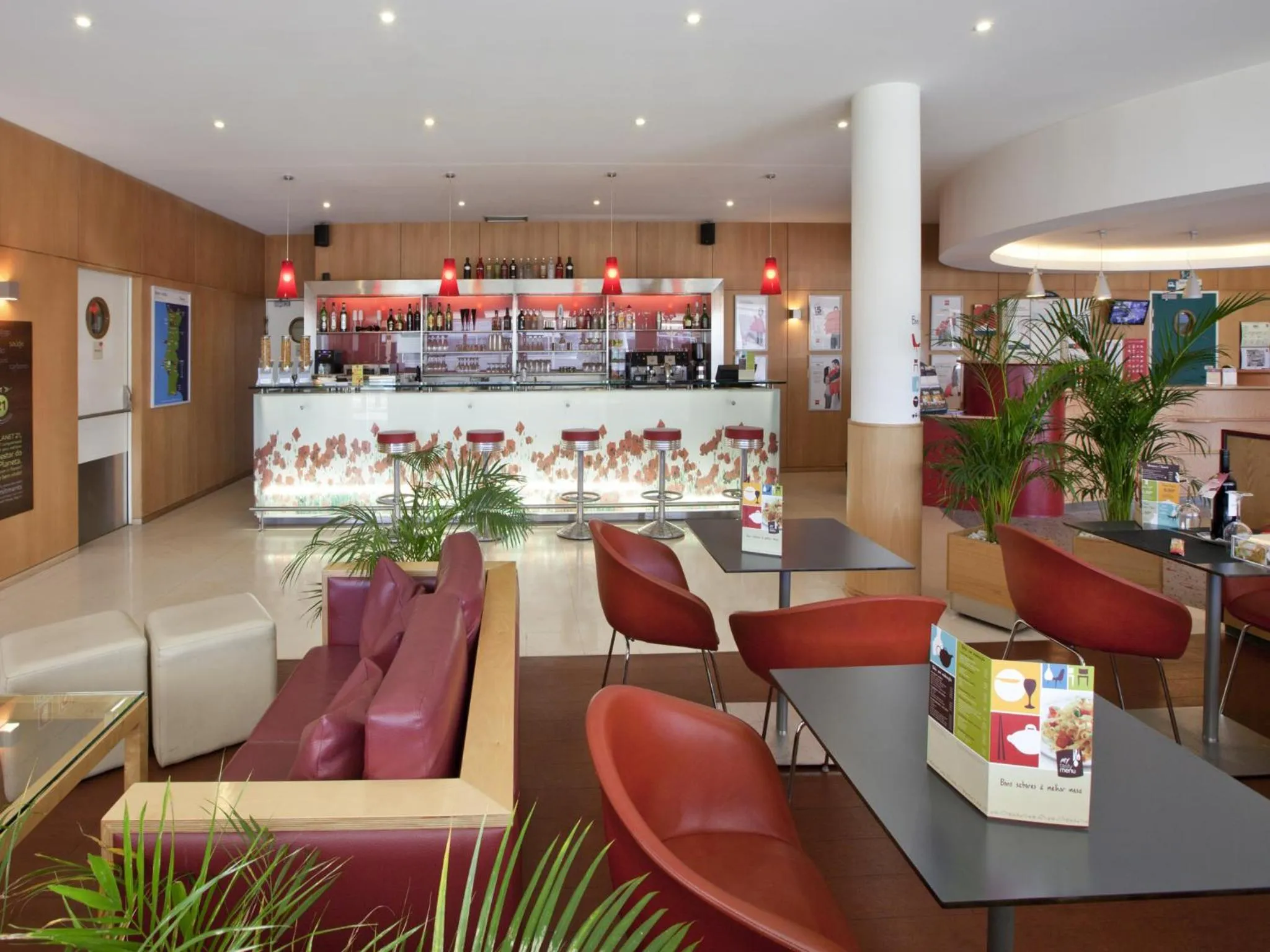 Lounge or bar in Hotel ibis Porto Sao Joao