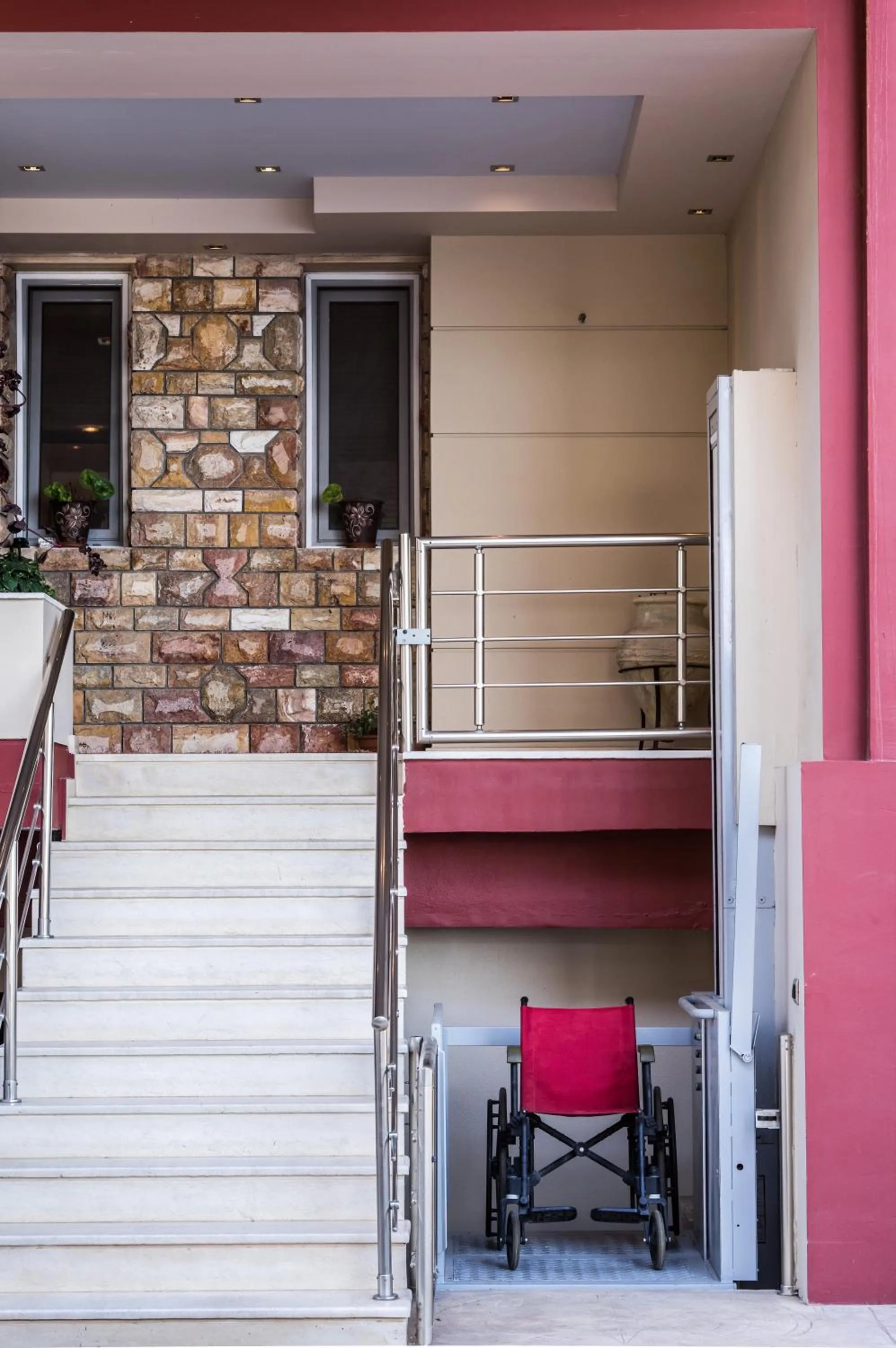 Facade/entrance in 9 Queens Spa Hotel