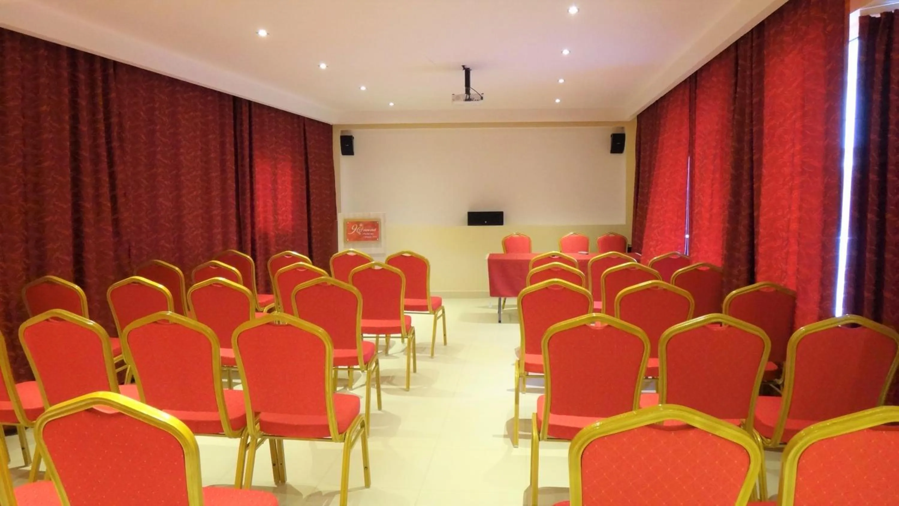Business facilities in 9 Queens Spa Hotel