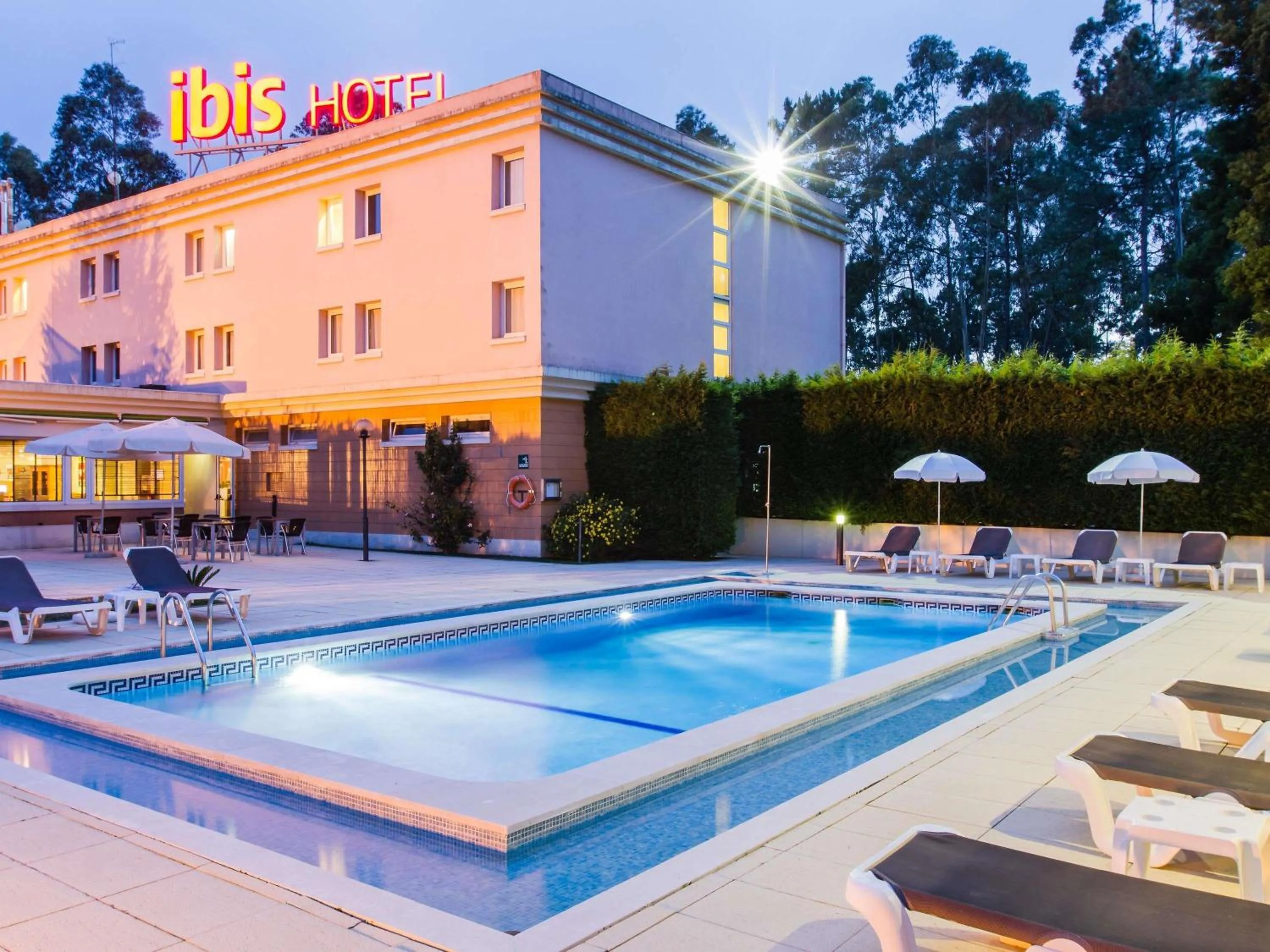 Property building in Hotel ibis Porto Sul Europarque