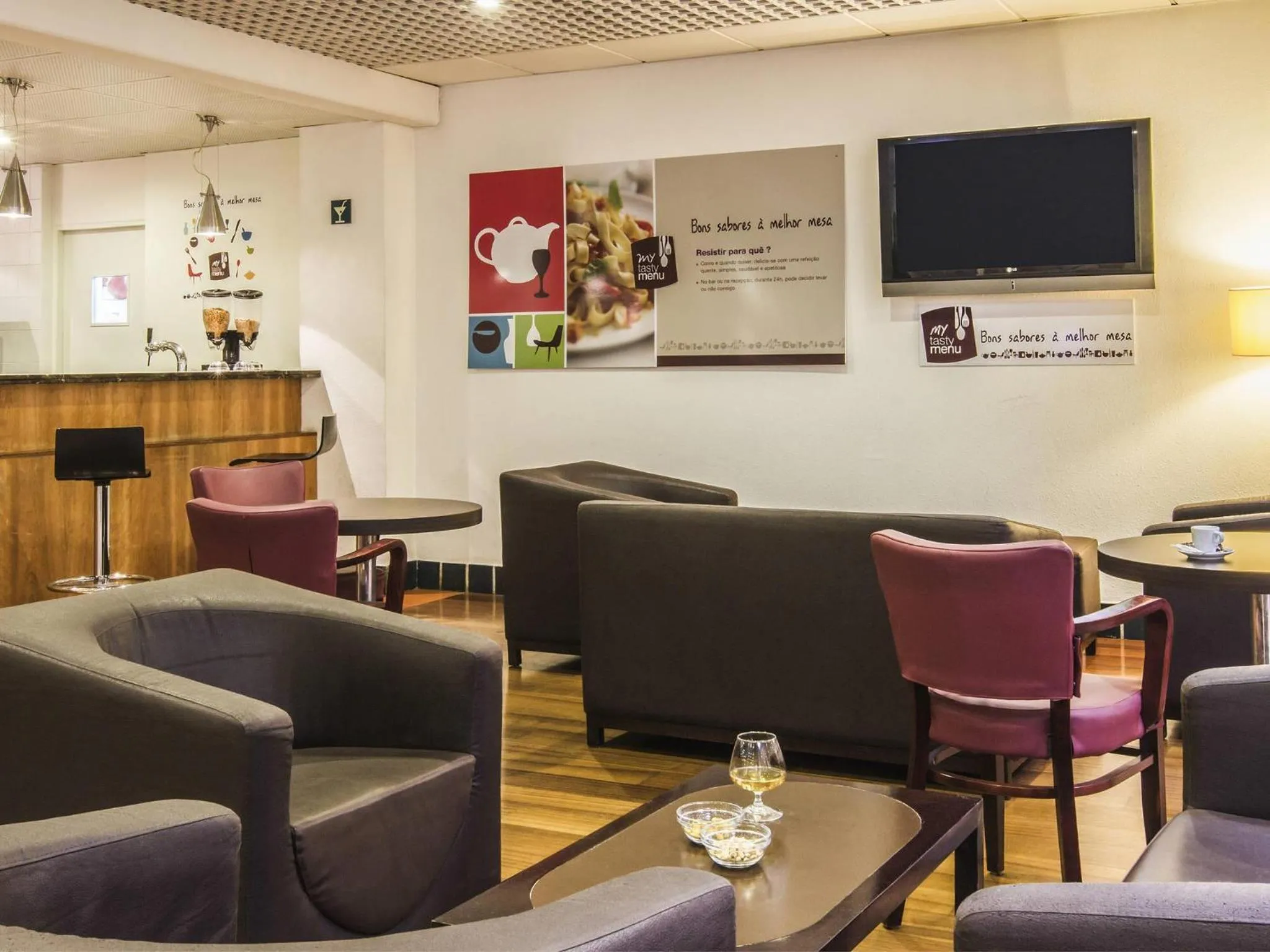 Lounge or bar in Hotel ibis Porto Sul Europarque