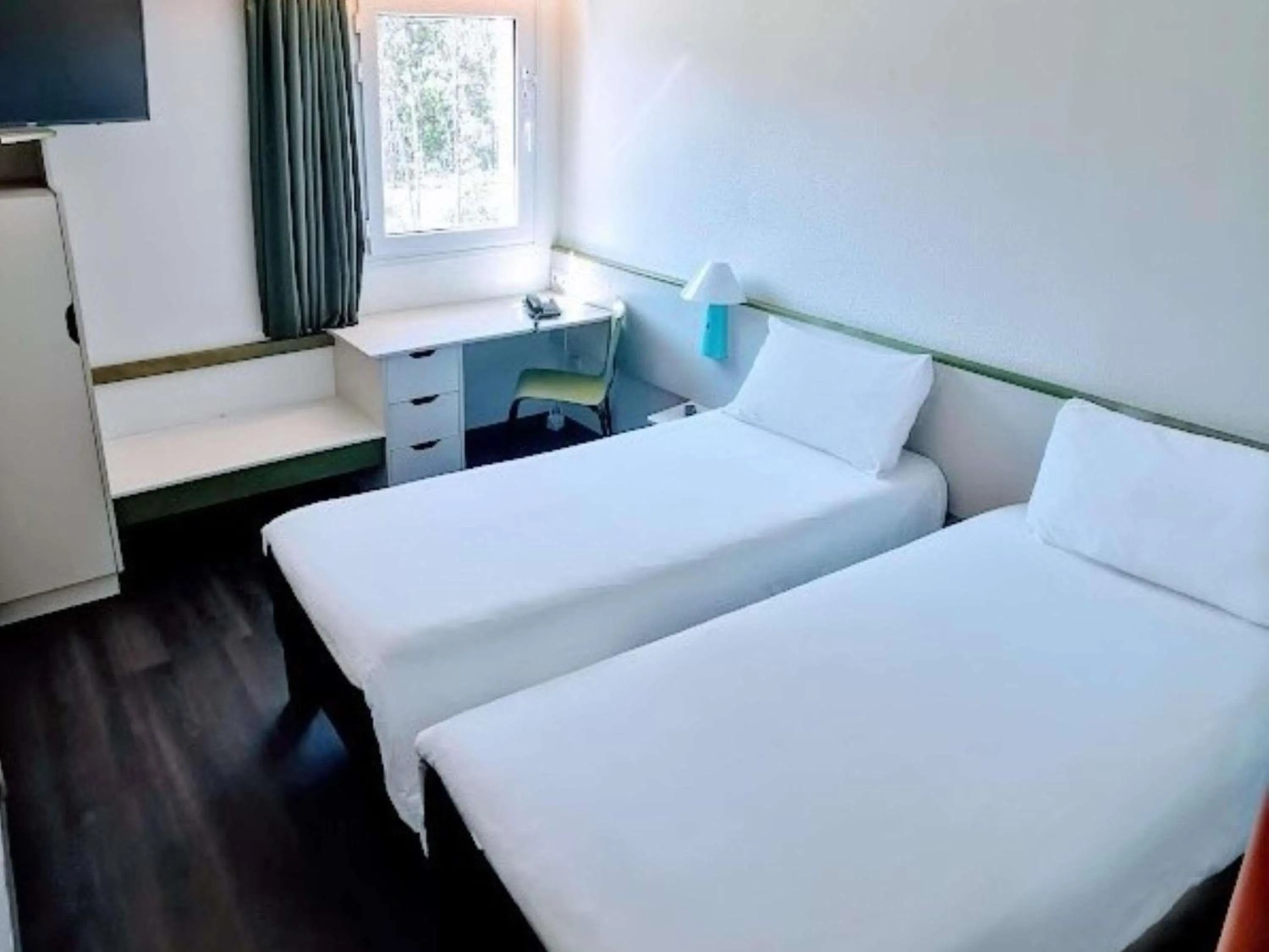 Bedroom, Bed in Hotel ibis Porto Sul Europarque