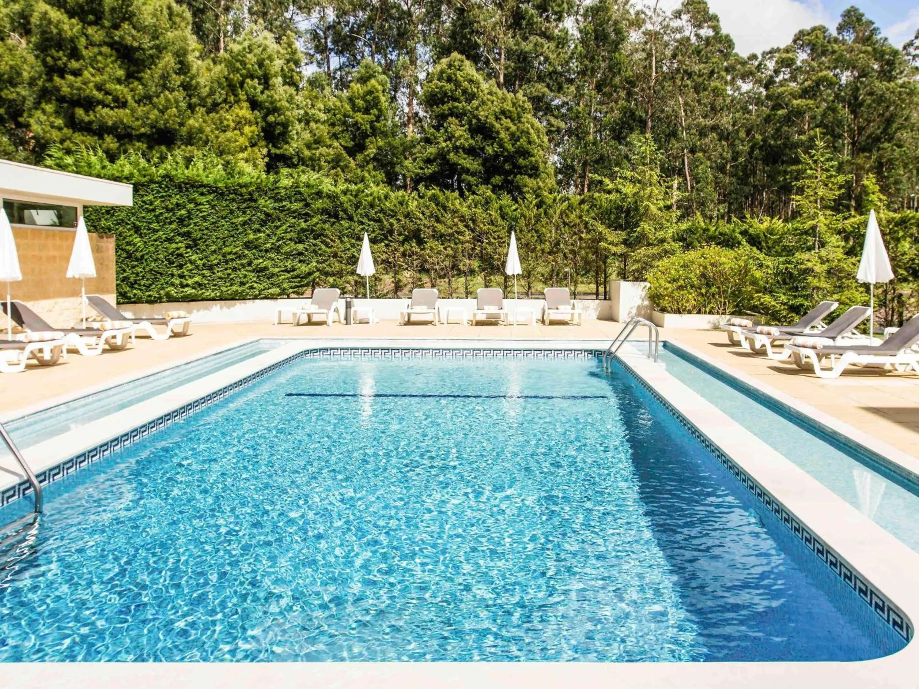 Pool view in Hotel ibis Porto Sul Europarque