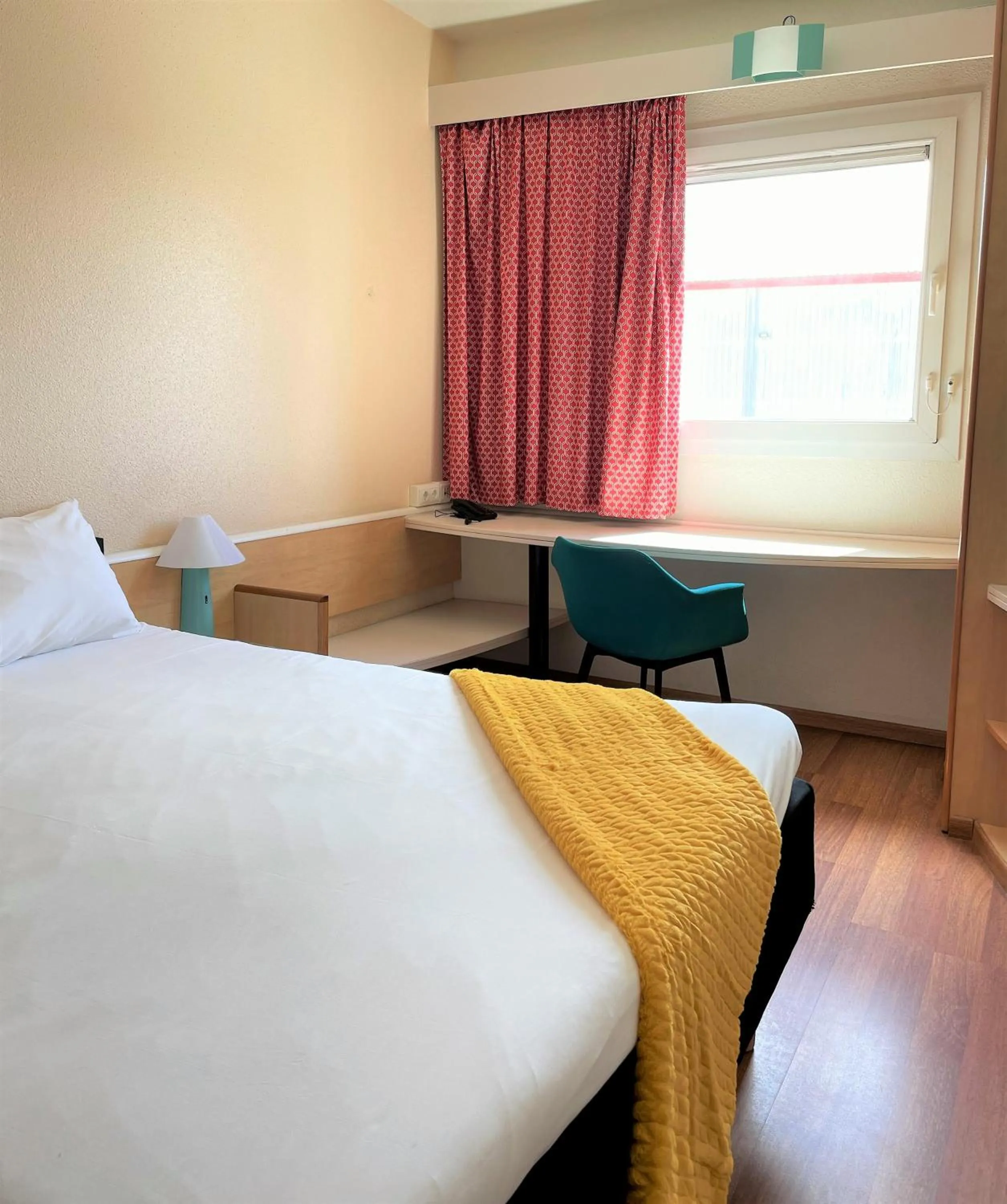 Bed in Hotel ibis Porto Sul Europarque