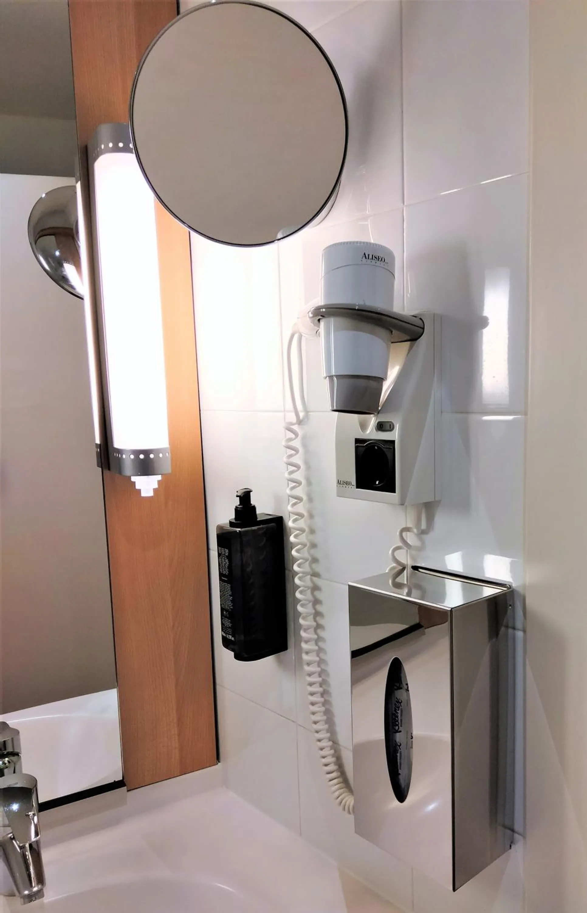 Bathroom in Hotel ibis Porto Sul Europarque