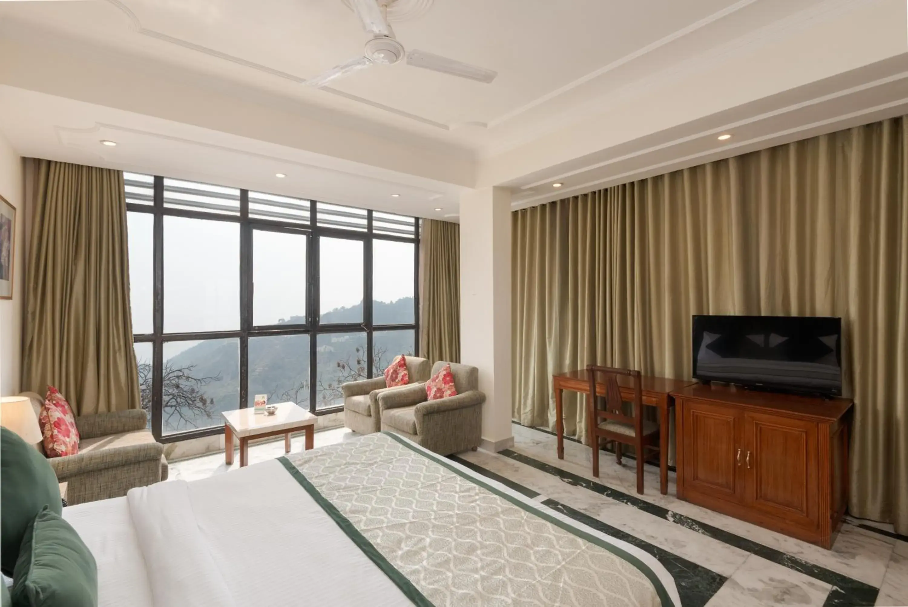 King Room with Mountain View in Tulip Inn Green Castle Mall road King Room with Mountain View in Tulip Inn Green Castle Mall road