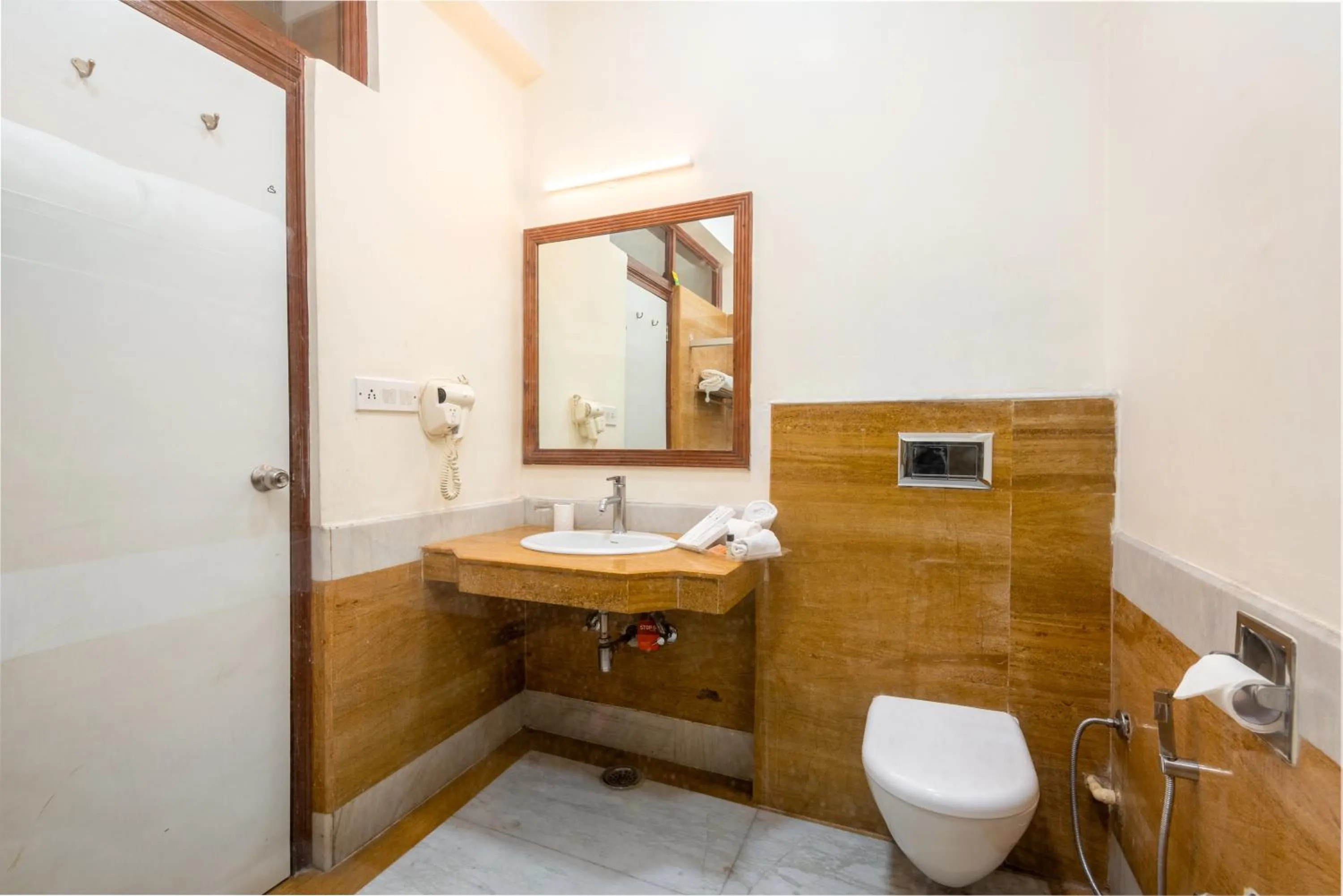 Bathroom in Tulip Inn Green Castle Mall road