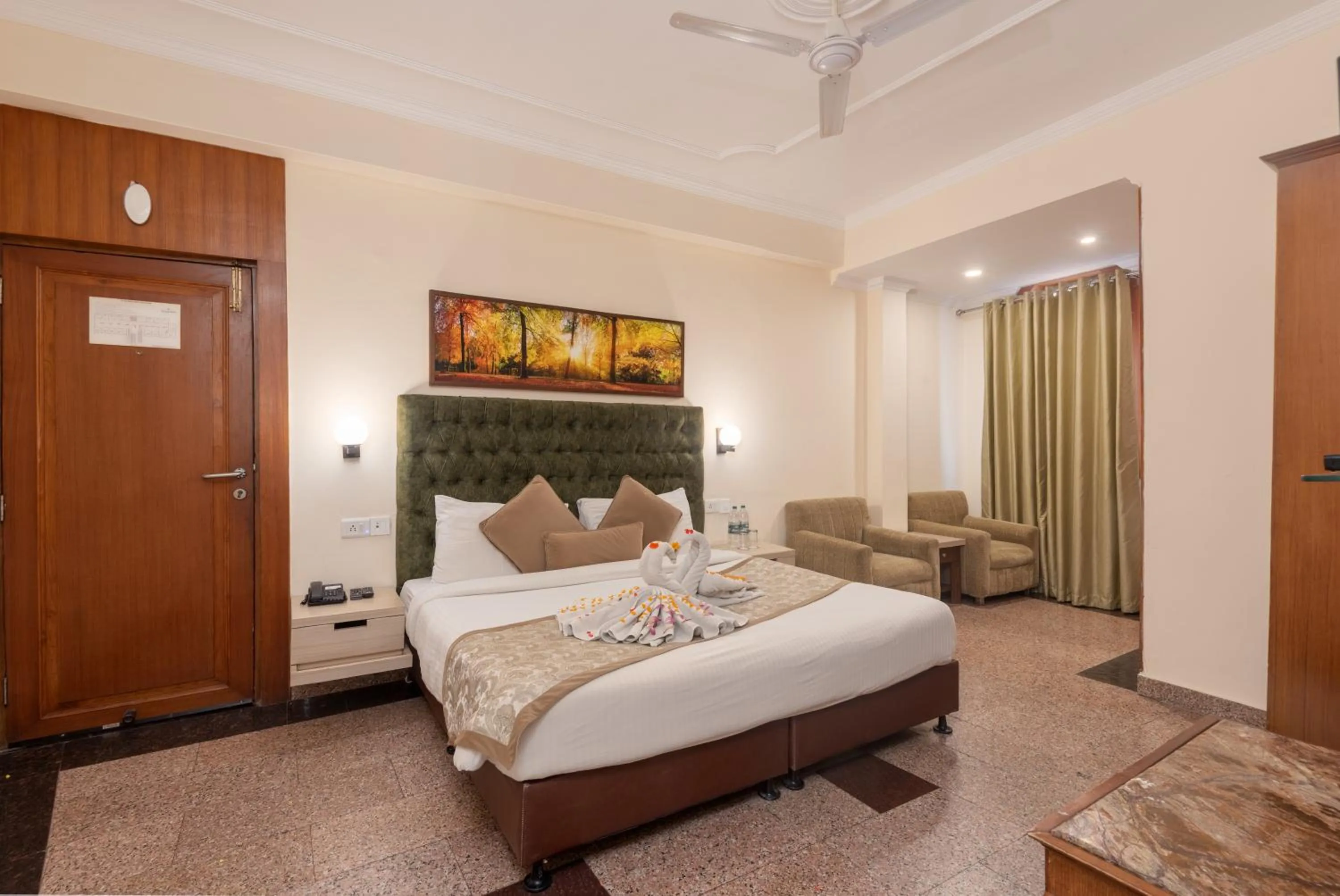 Bed in Tulip Inn Green Castle Mall road