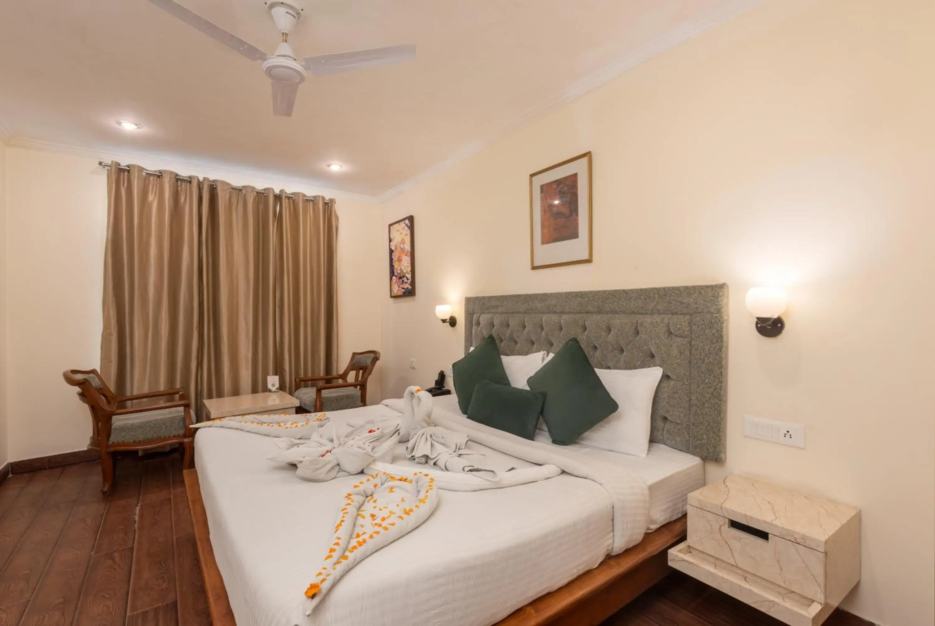 Deluxe Double Room in Tulip Inn Green Castle Mall road Deluxe Double Room in Tulip Inn Green Castle Mall road