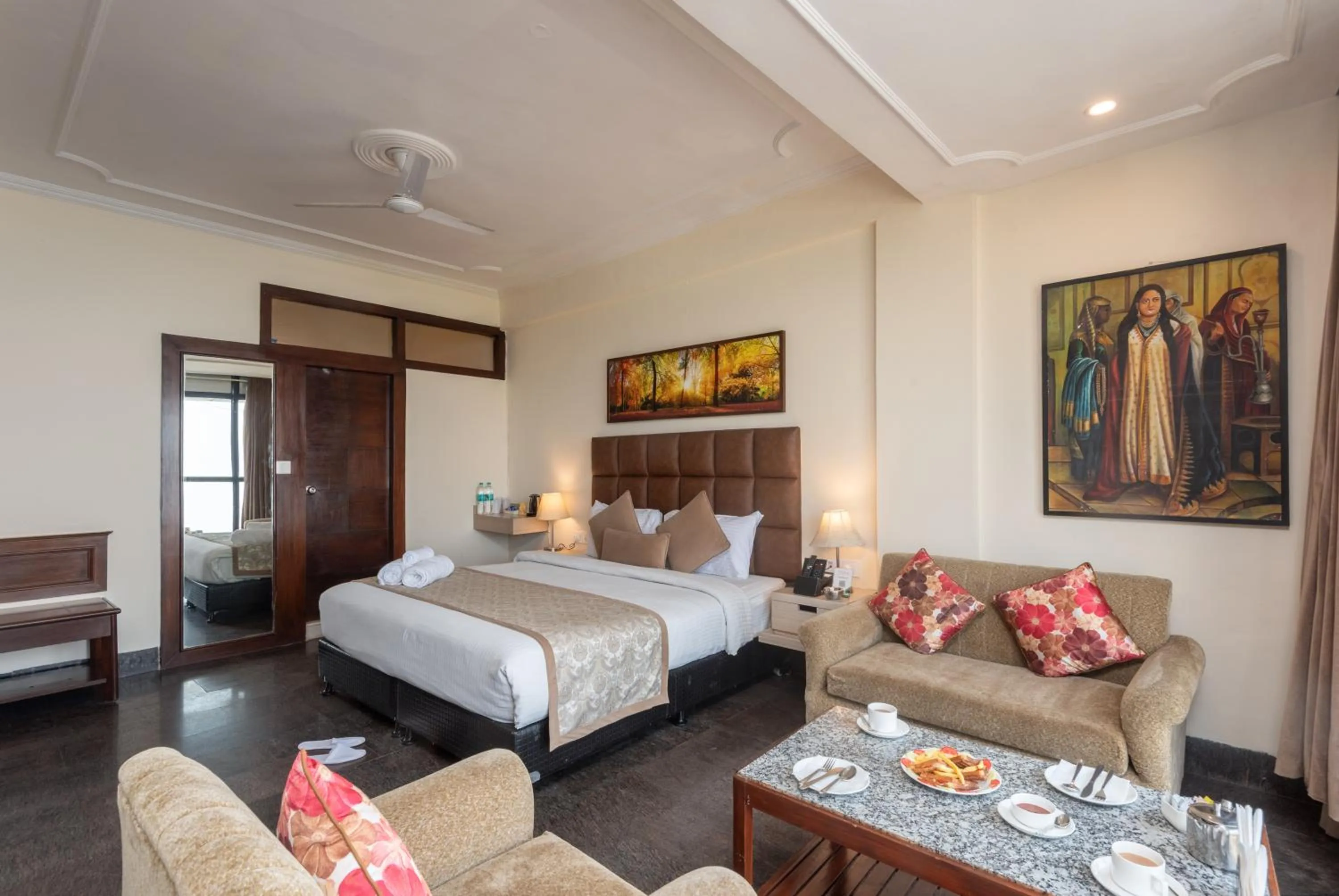 Bedroom, Bed in Tulip Inn Green Castle Mall road