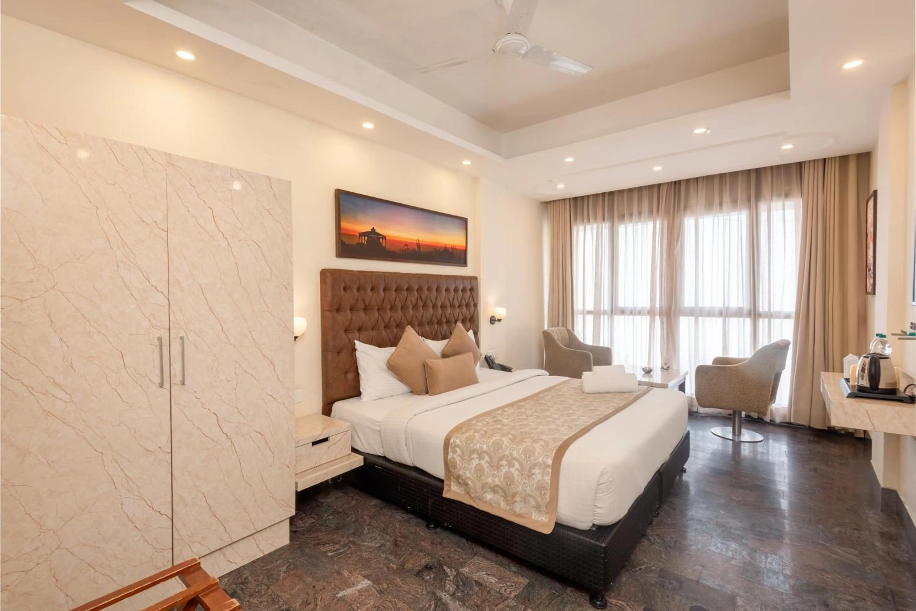 Bedroom, Bed in Tulip Inn Green Castle Mall road