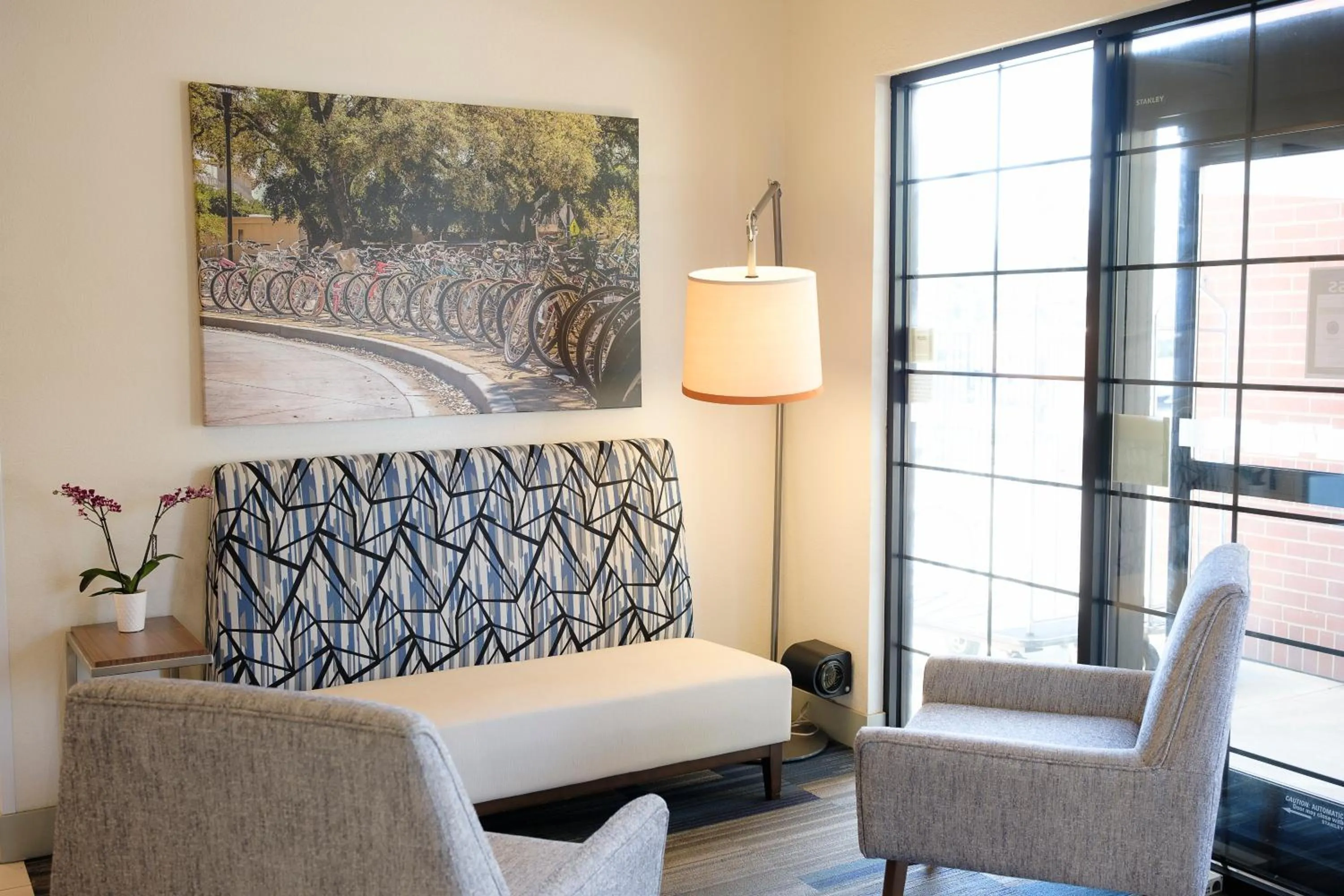 Lobby or reception in Holiday Inn Express Davis-University Area by IHG