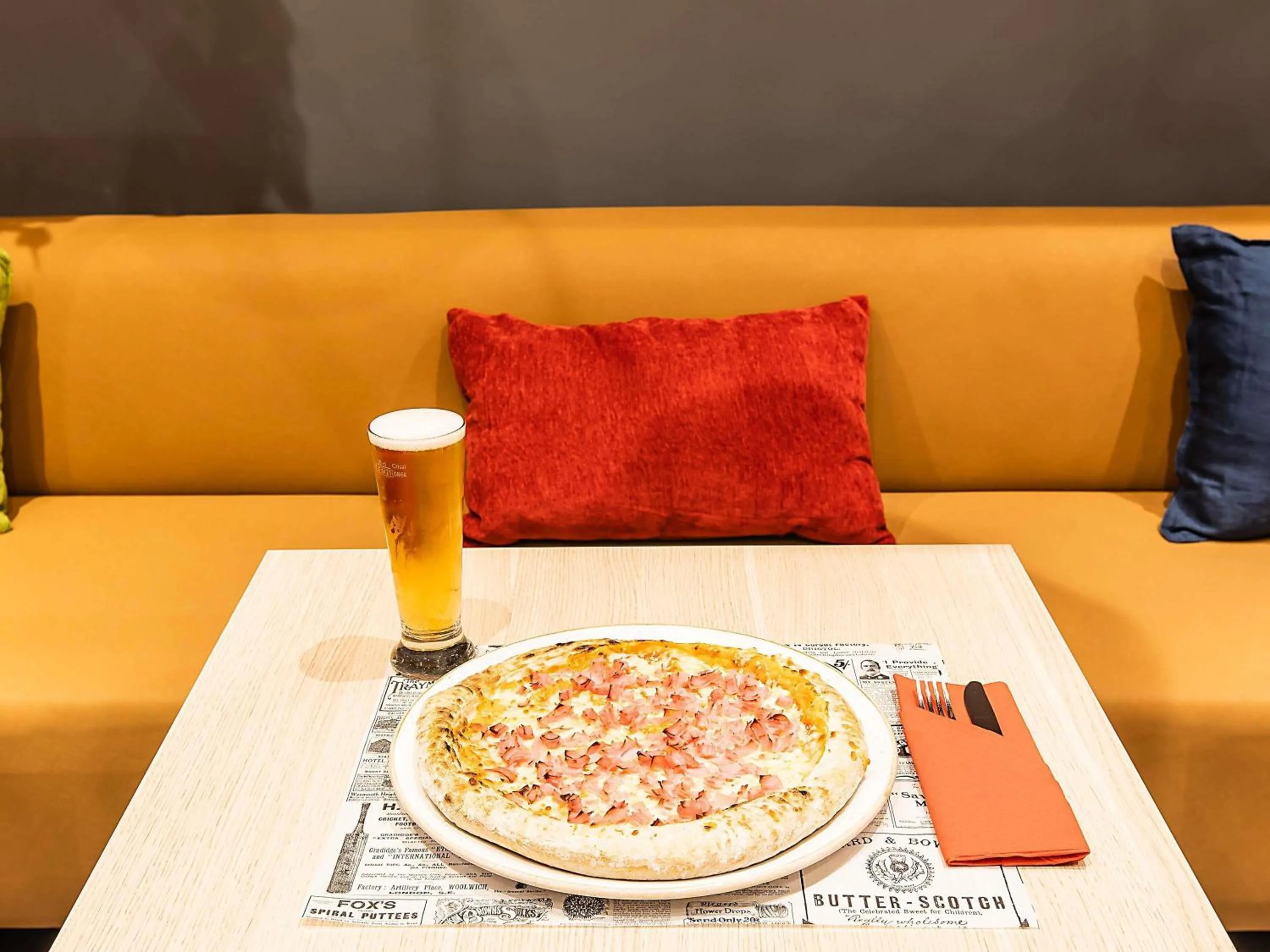 Lounge or bar in Hotel ibis Bragança