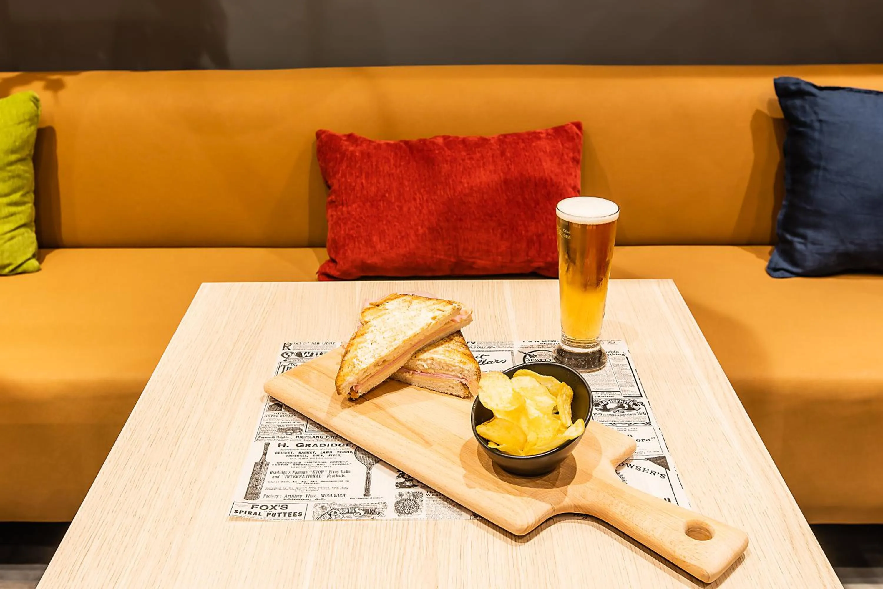 Living room in Hotel ibis Bragança