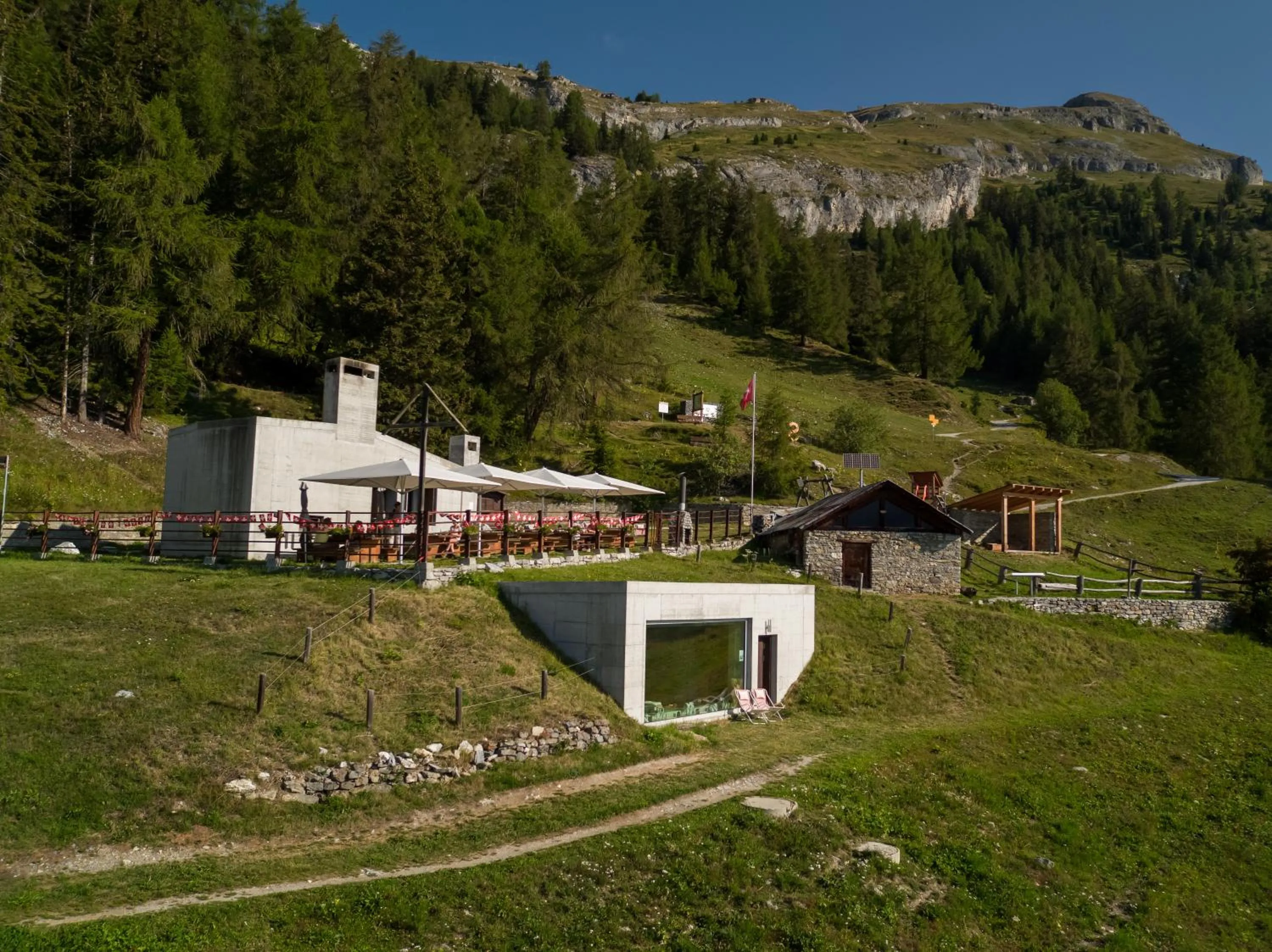 Property building in Le Mayen de Colombire