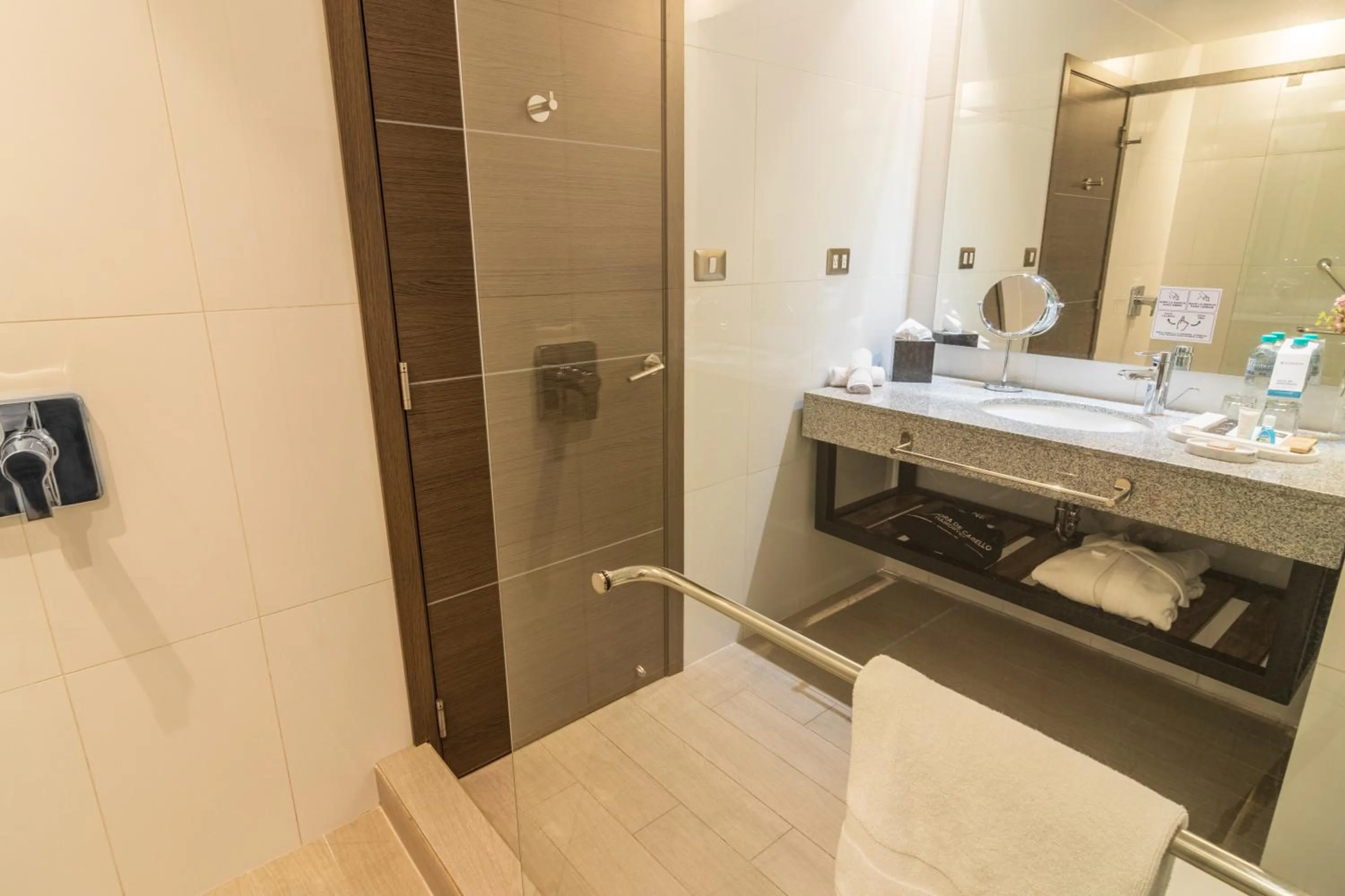 Shower in Sonesta Hotel Arequipa