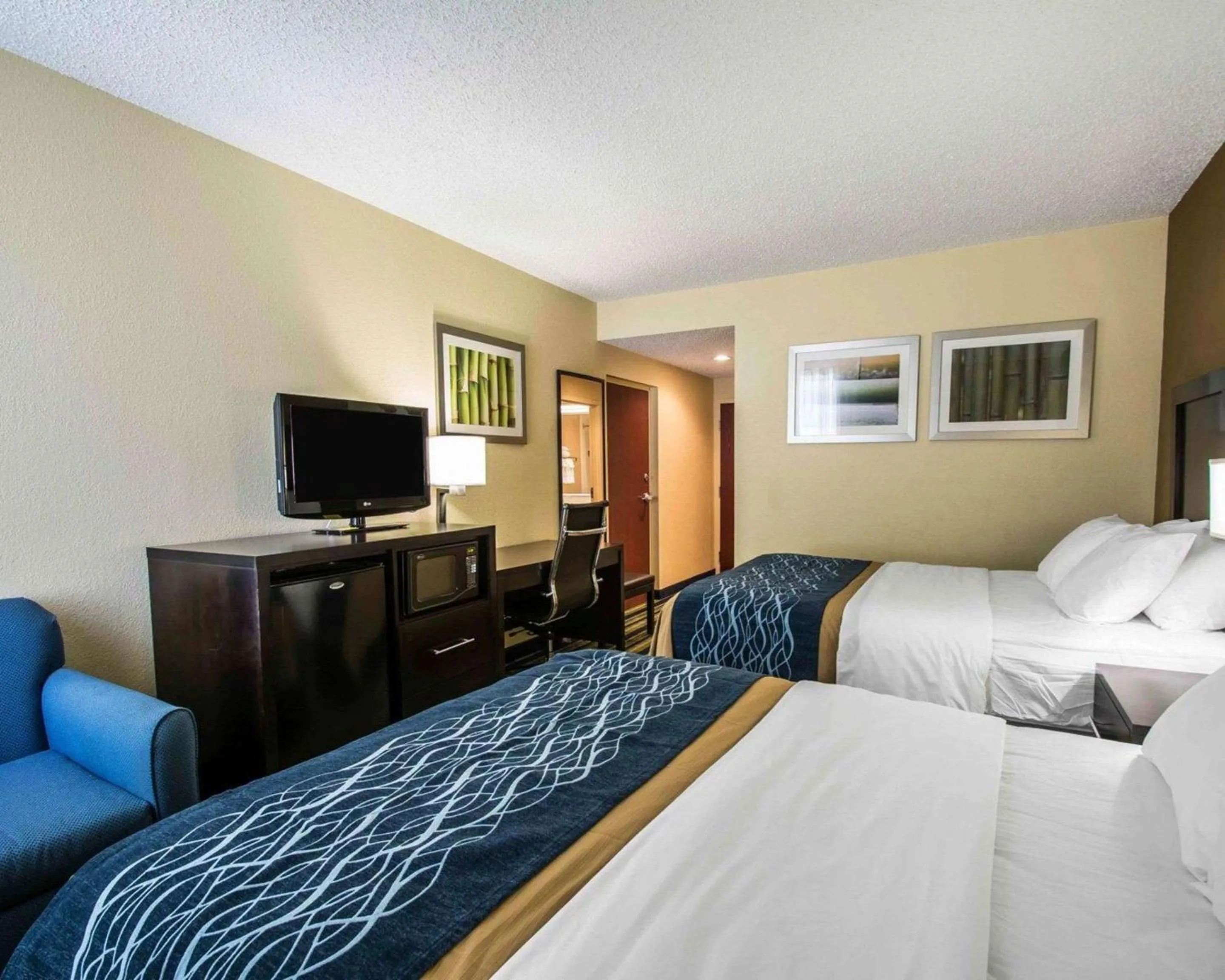 Photo of the whole room, Bed in Comfort Inn & Suites Lantana - West Palm Beach South