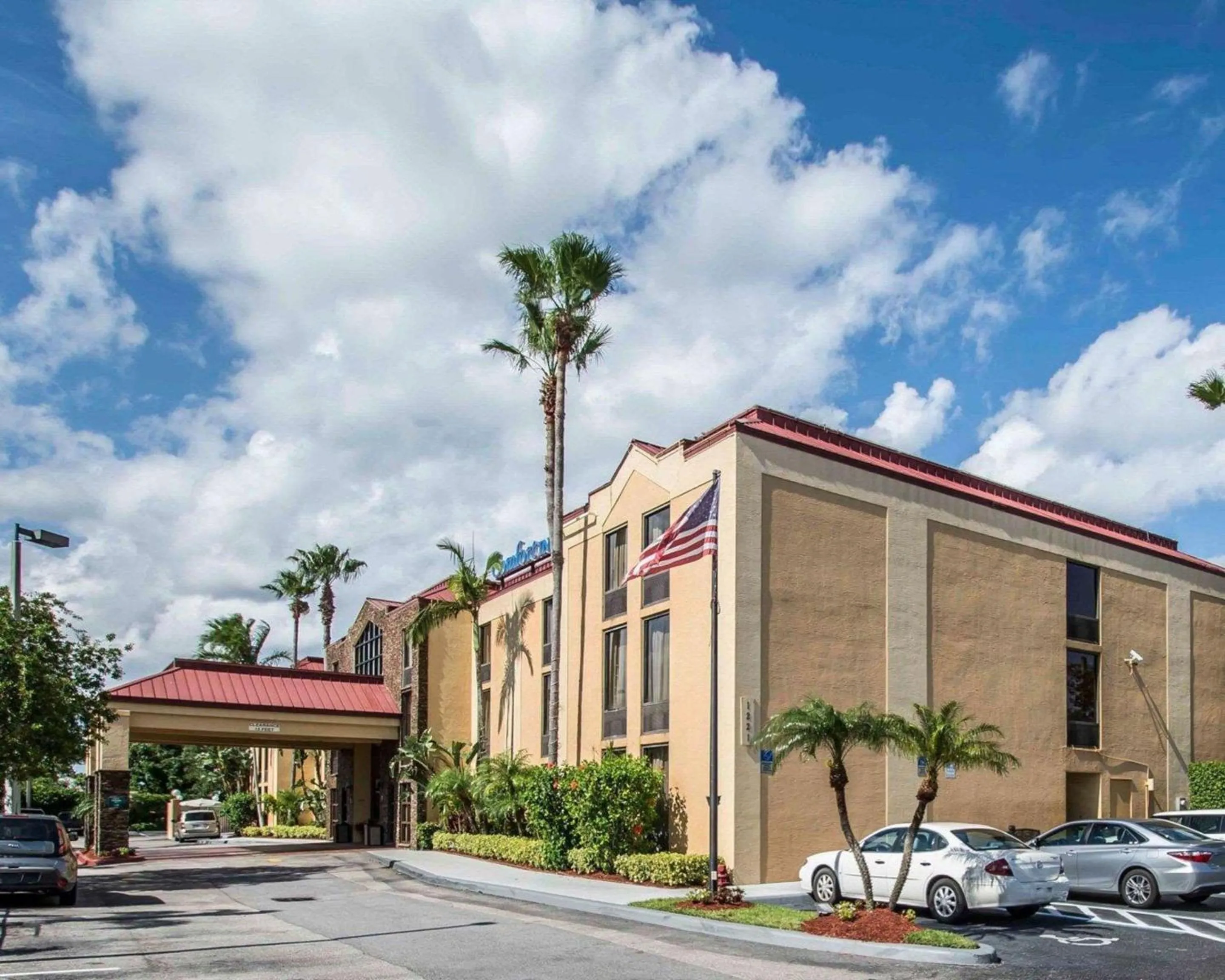 Property building in Comfort Inn & Suites Lantana - West Palm Beach South