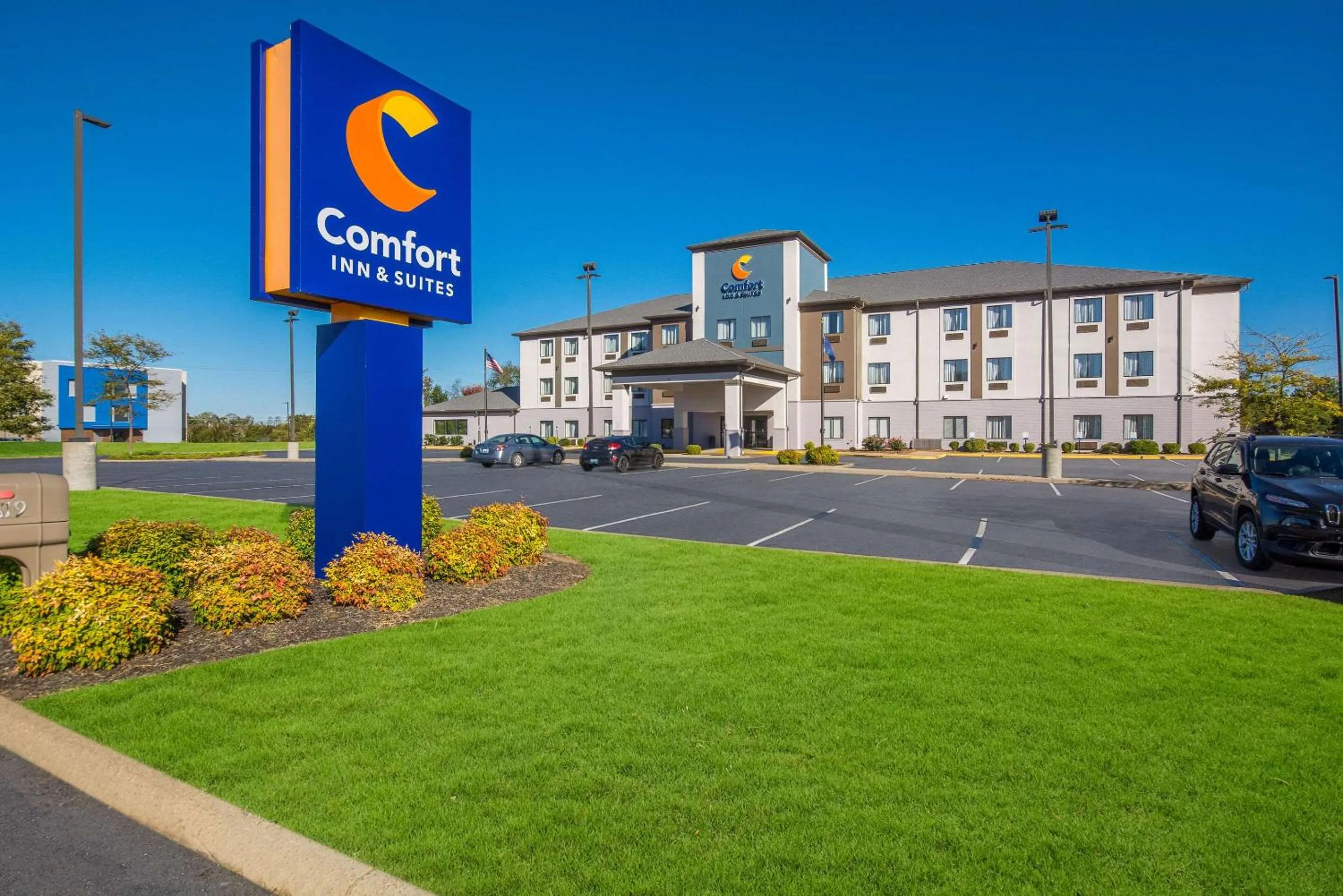 Property building in Comfort Inn & Suites Cave City