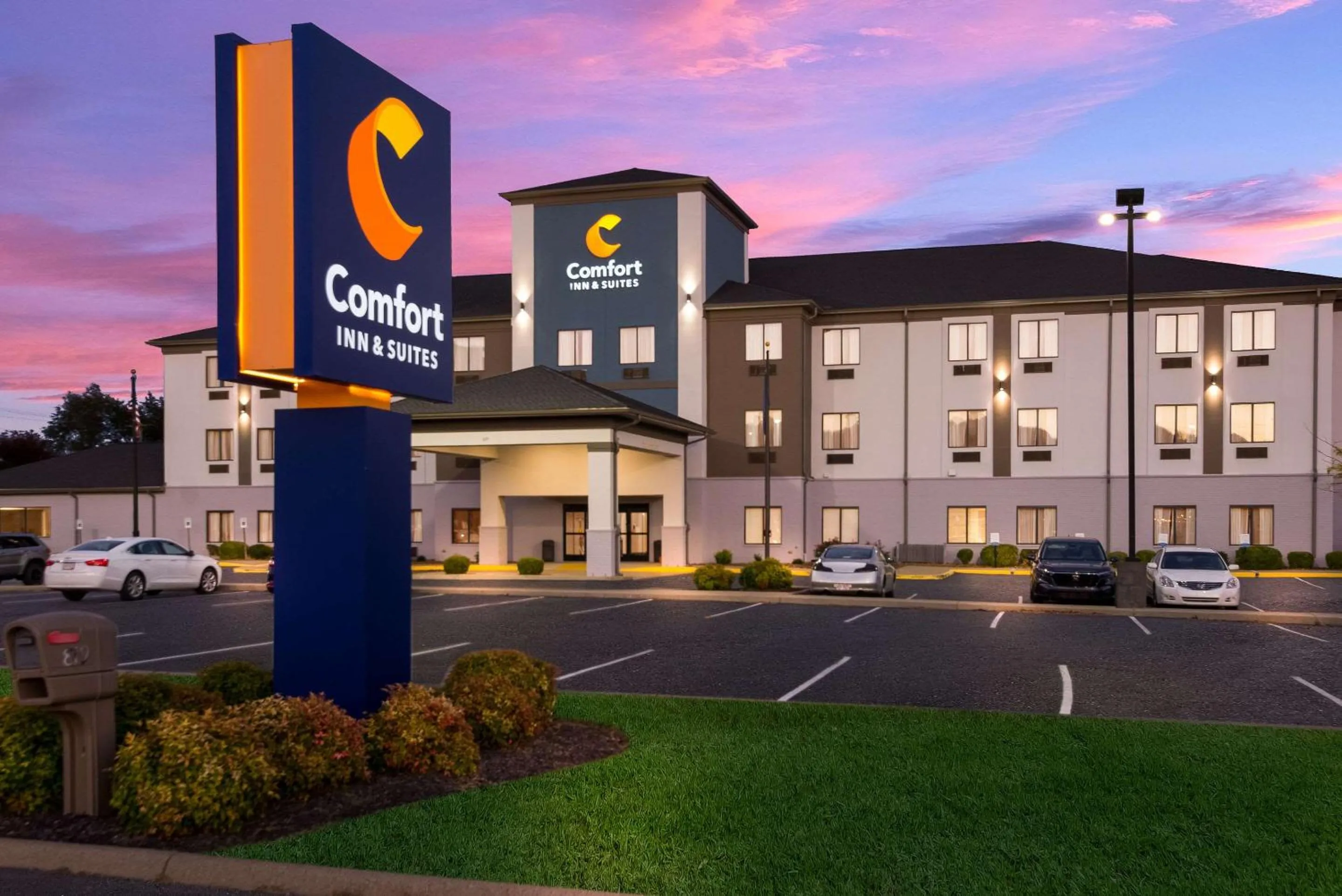 Property building in Comfort Inn & Suites Cave City