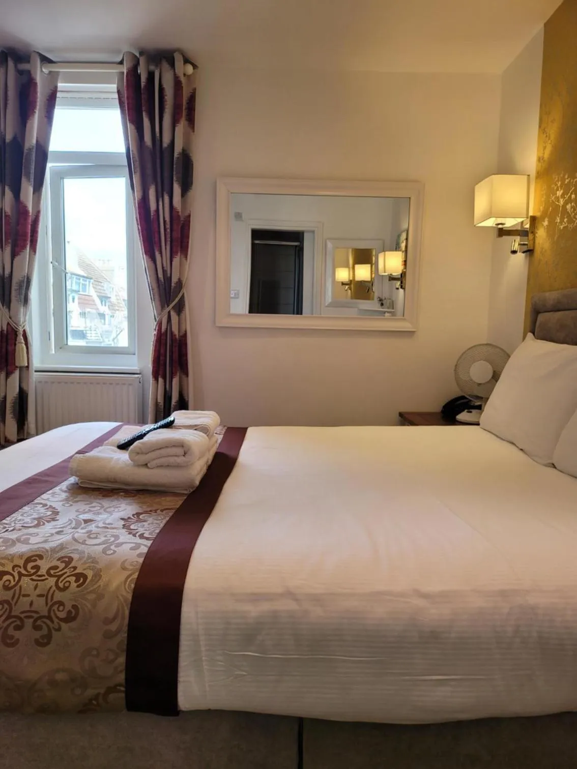 Bedroom, Bed in Atlantic Seafront