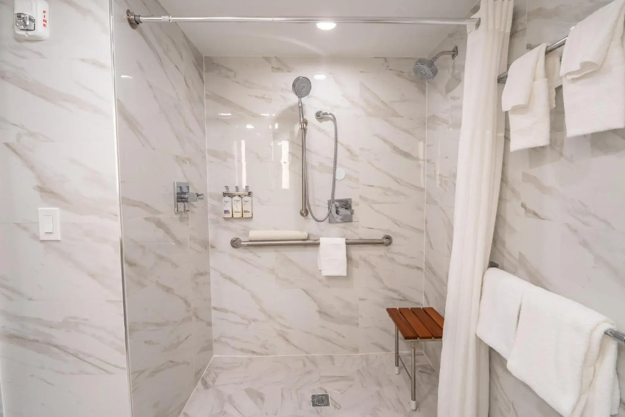 King Room - Mobility Access/Roll in Shower - Non-Smoking in Holiday Inn Express St Augustine Dtwn - Historic by IHG King Room - Mobility Access/Roll in Shower - Non-Smoking in Holiday Inn Express St Augustine Dtwn - Historic by IHG