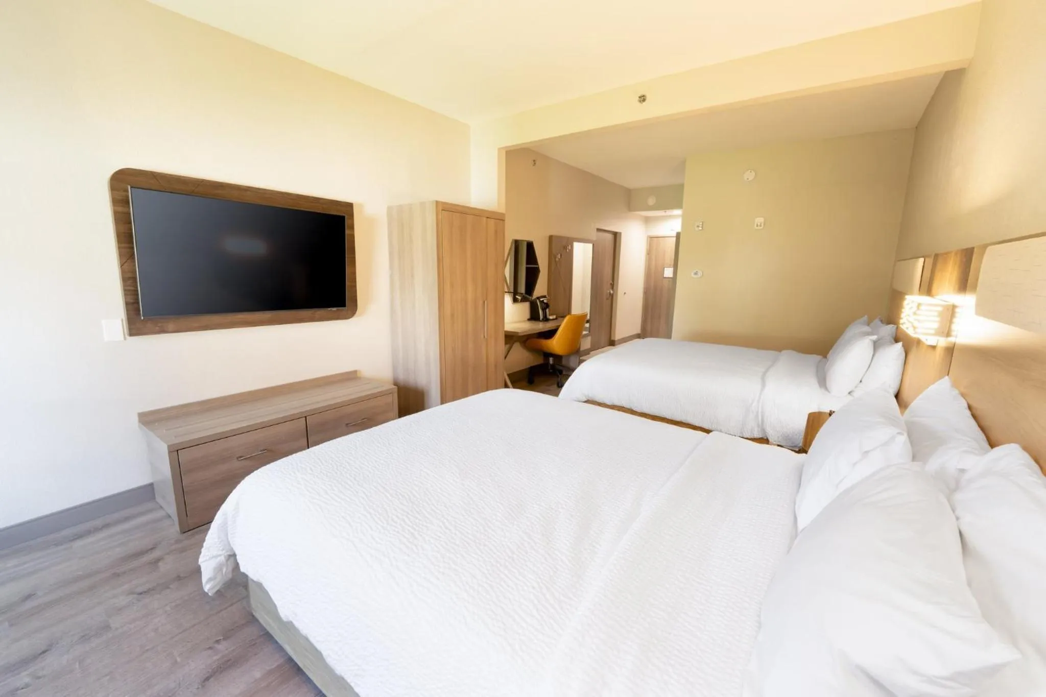 Photo of the whole room, Bed in Holiday Inn Express St Augustine Dtwn - Historic by IHG