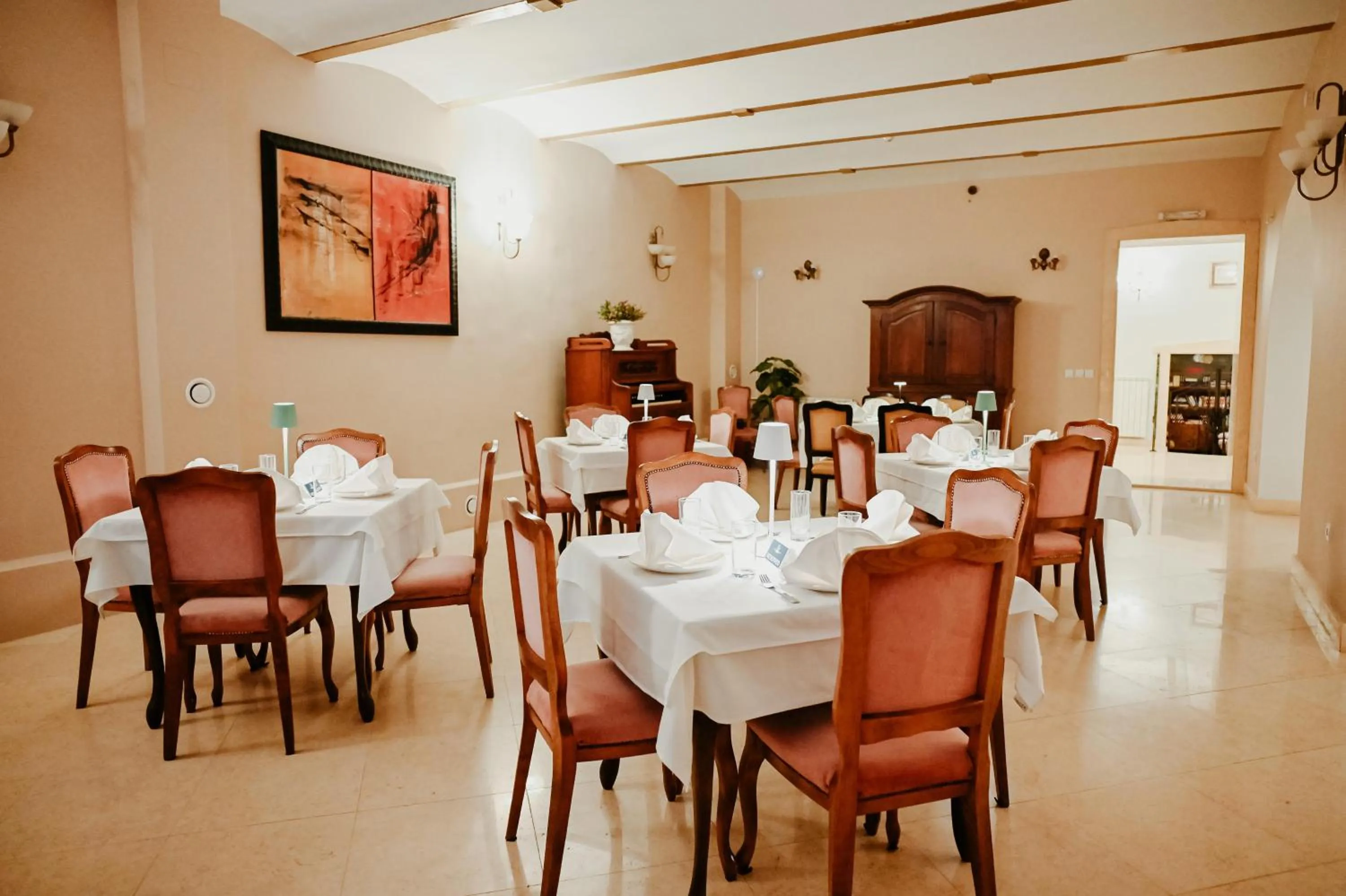Restaurant/places to eat in Hotel Jardin