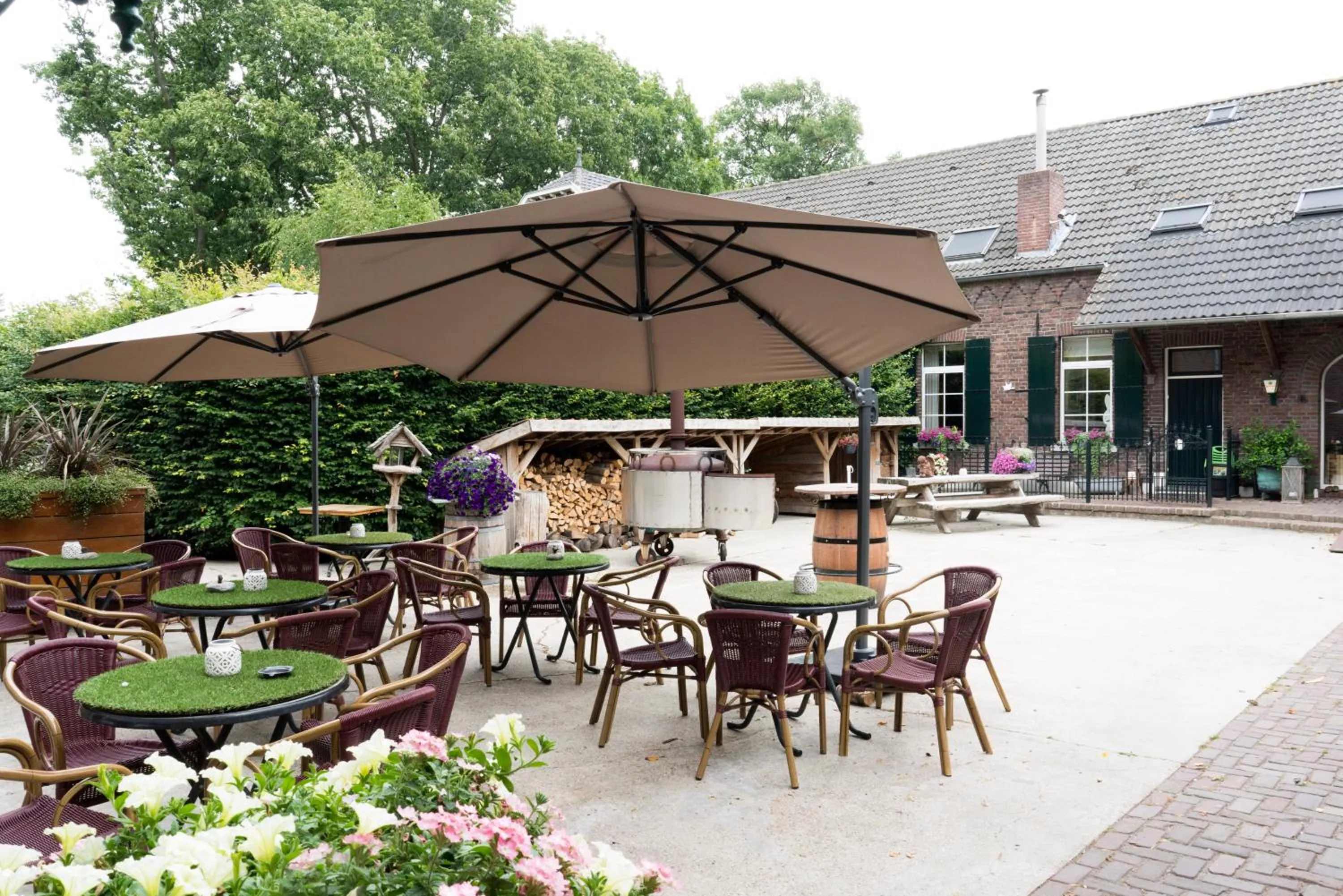 Patio in Hotel Herberg de Lindehoeve