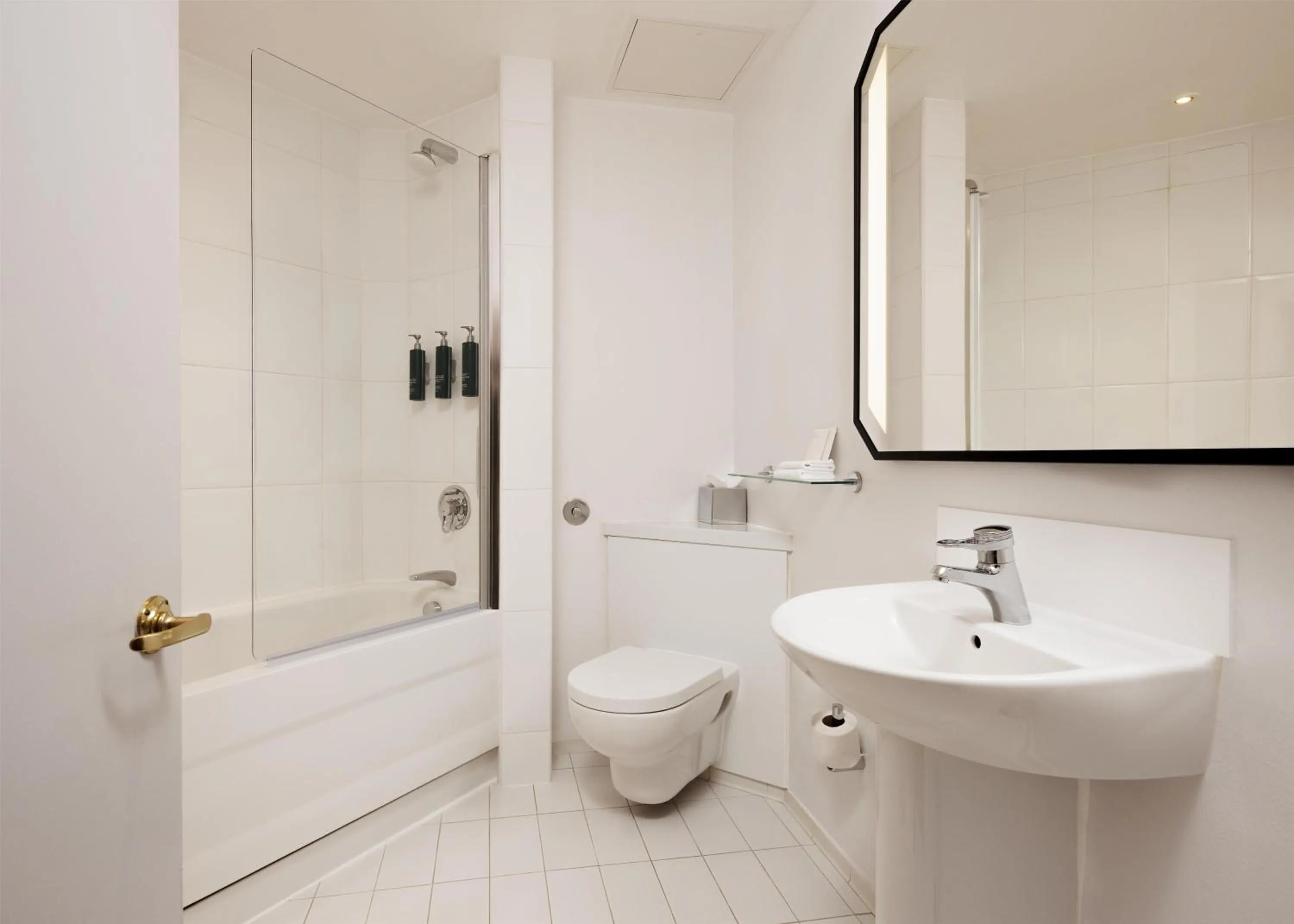 Bathroom in Hilton Northampton Hotel