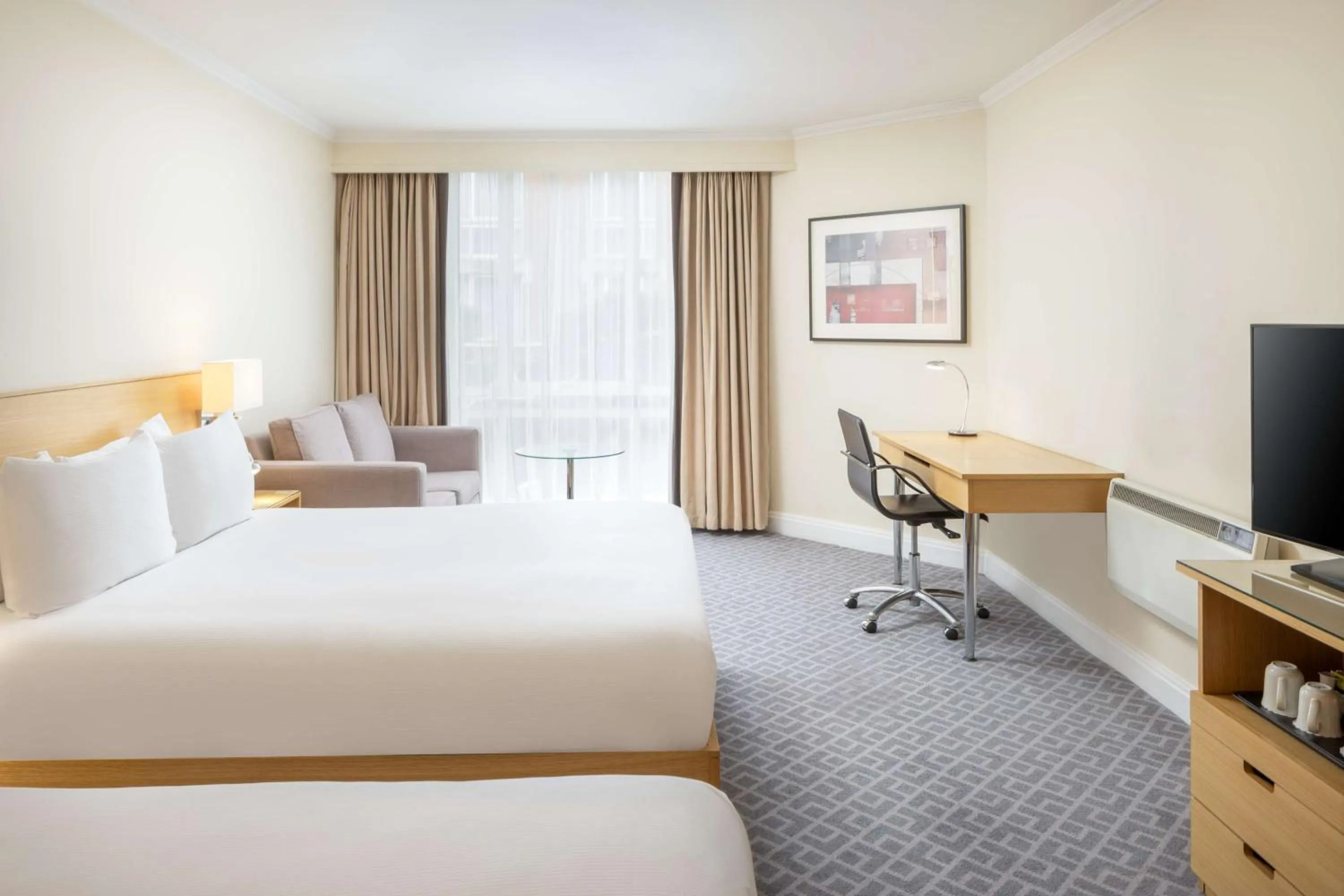 Bedroom, Bed in Hilton Northampton Hotel