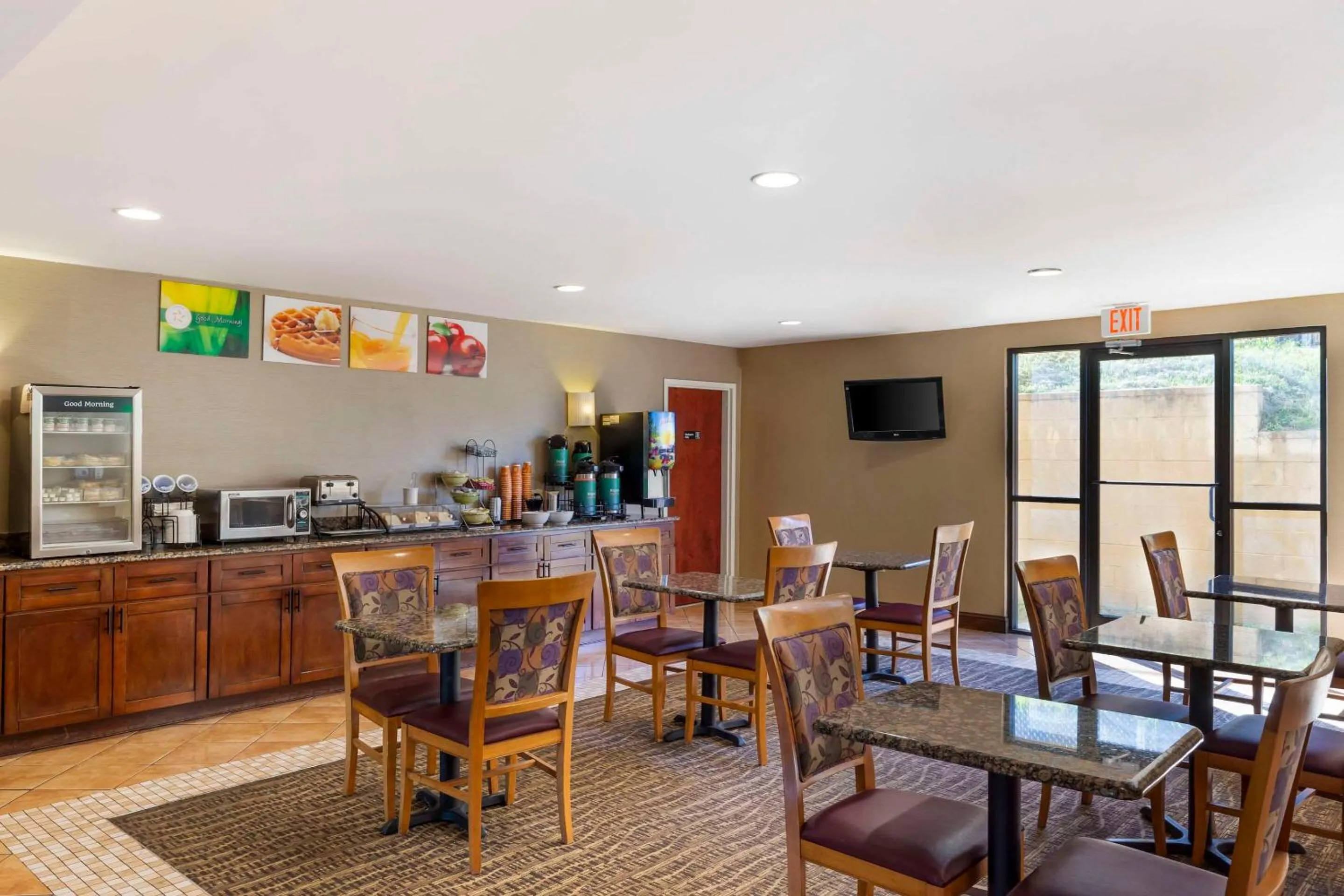 Breakfast in Quality Inn Raleigh Downtown